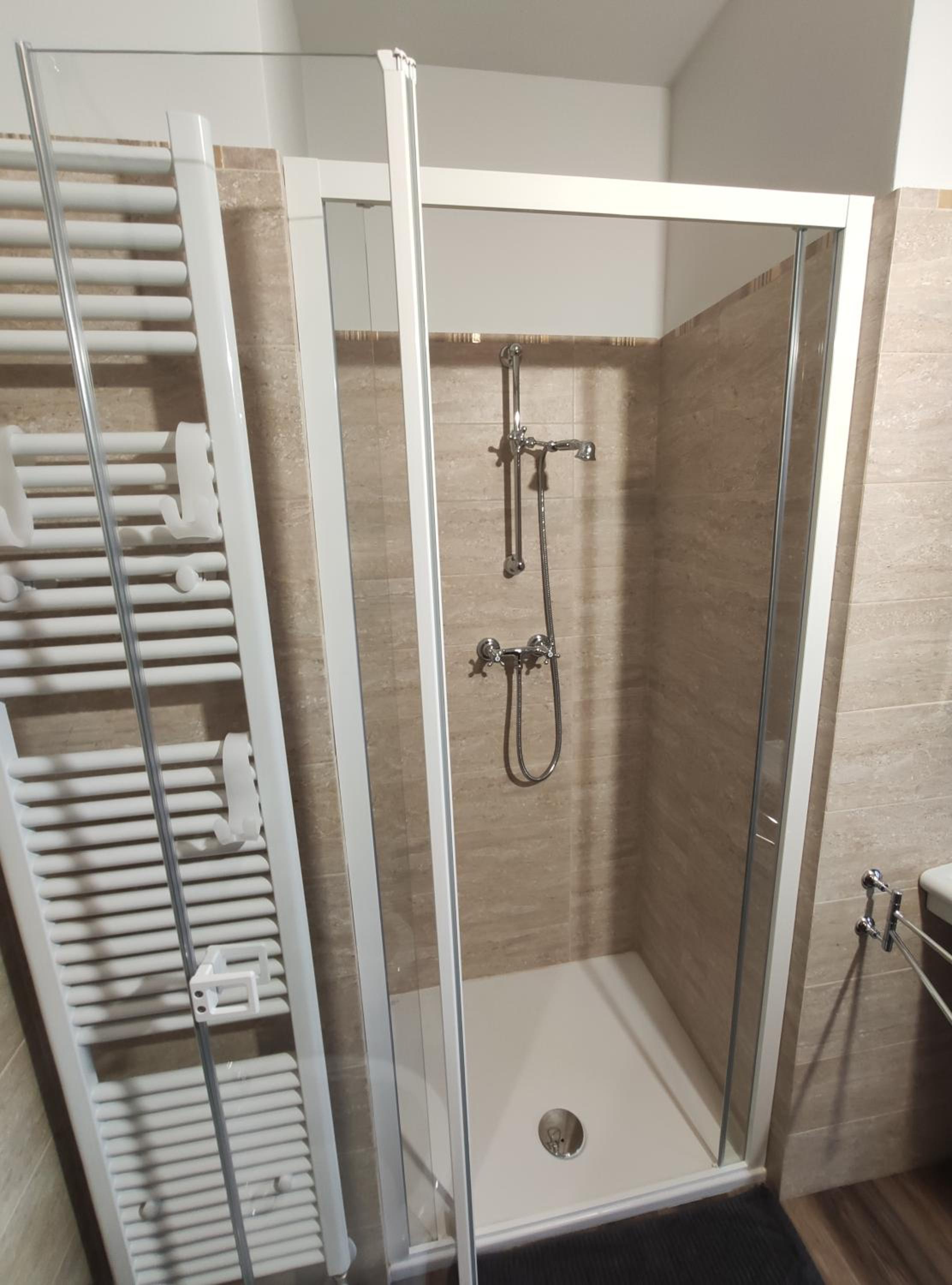 Double Room with Balcony - Photo 4