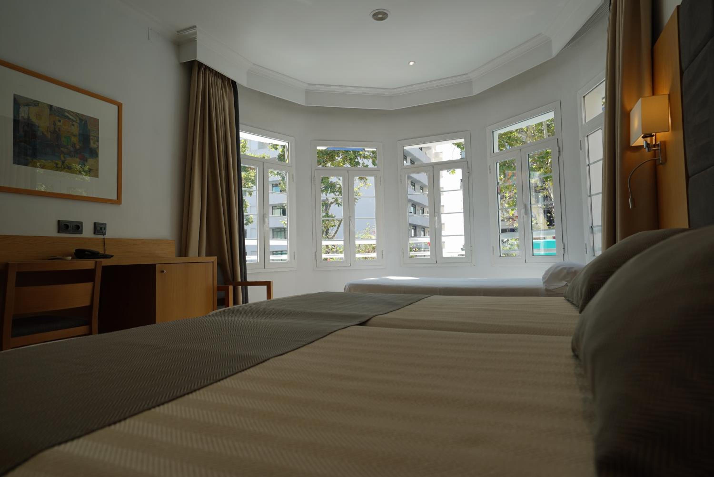 Sextuple Family Room
