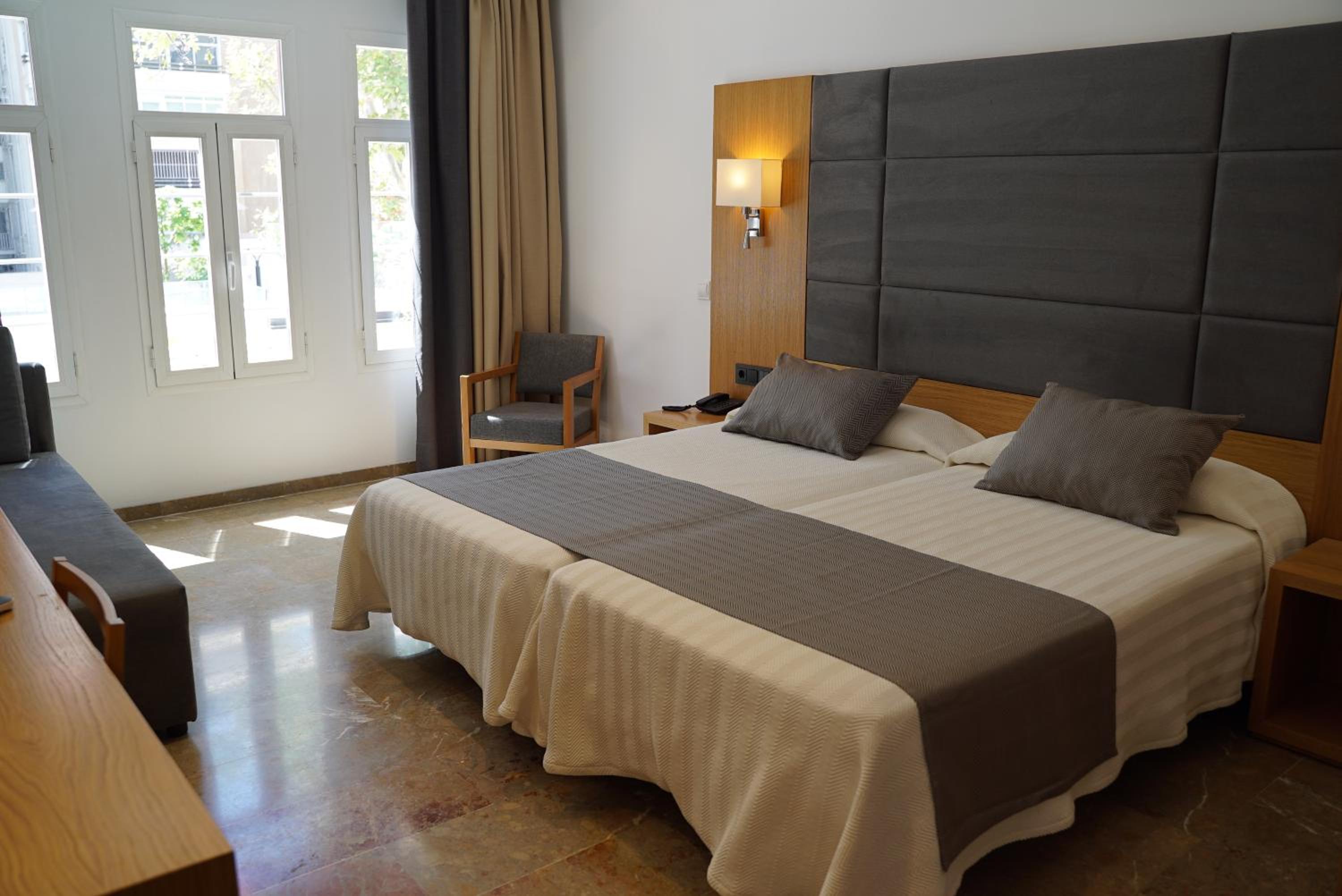 Triple Room - Photo 9