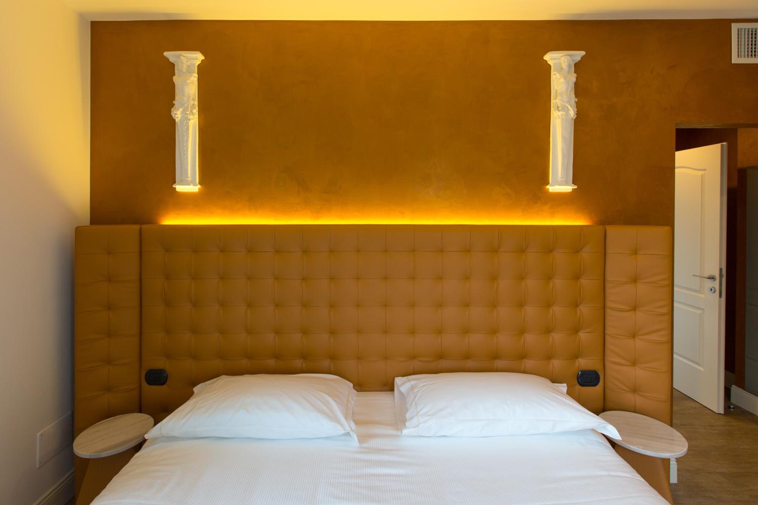 Standard King Room photo 2