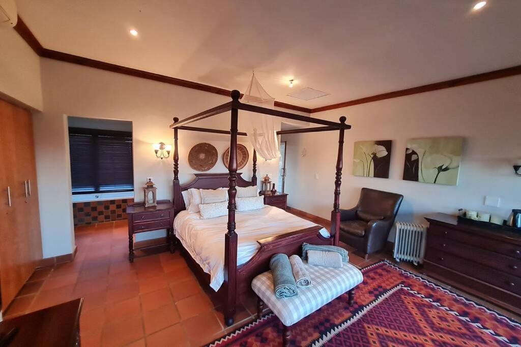 Four-Bedroom House photo 1