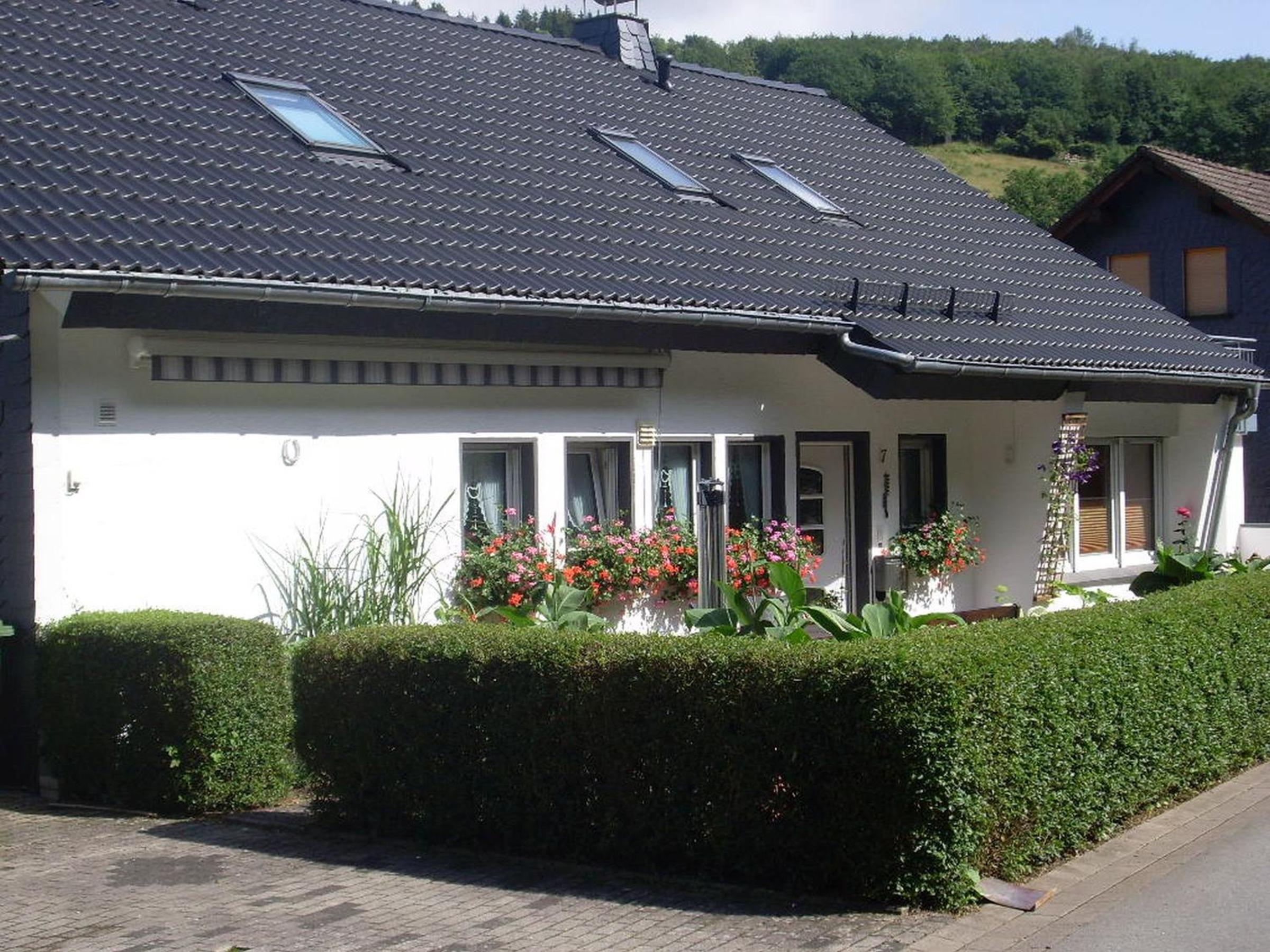 Two-Bedroom Deluxe Apartment with Garden View photo 2