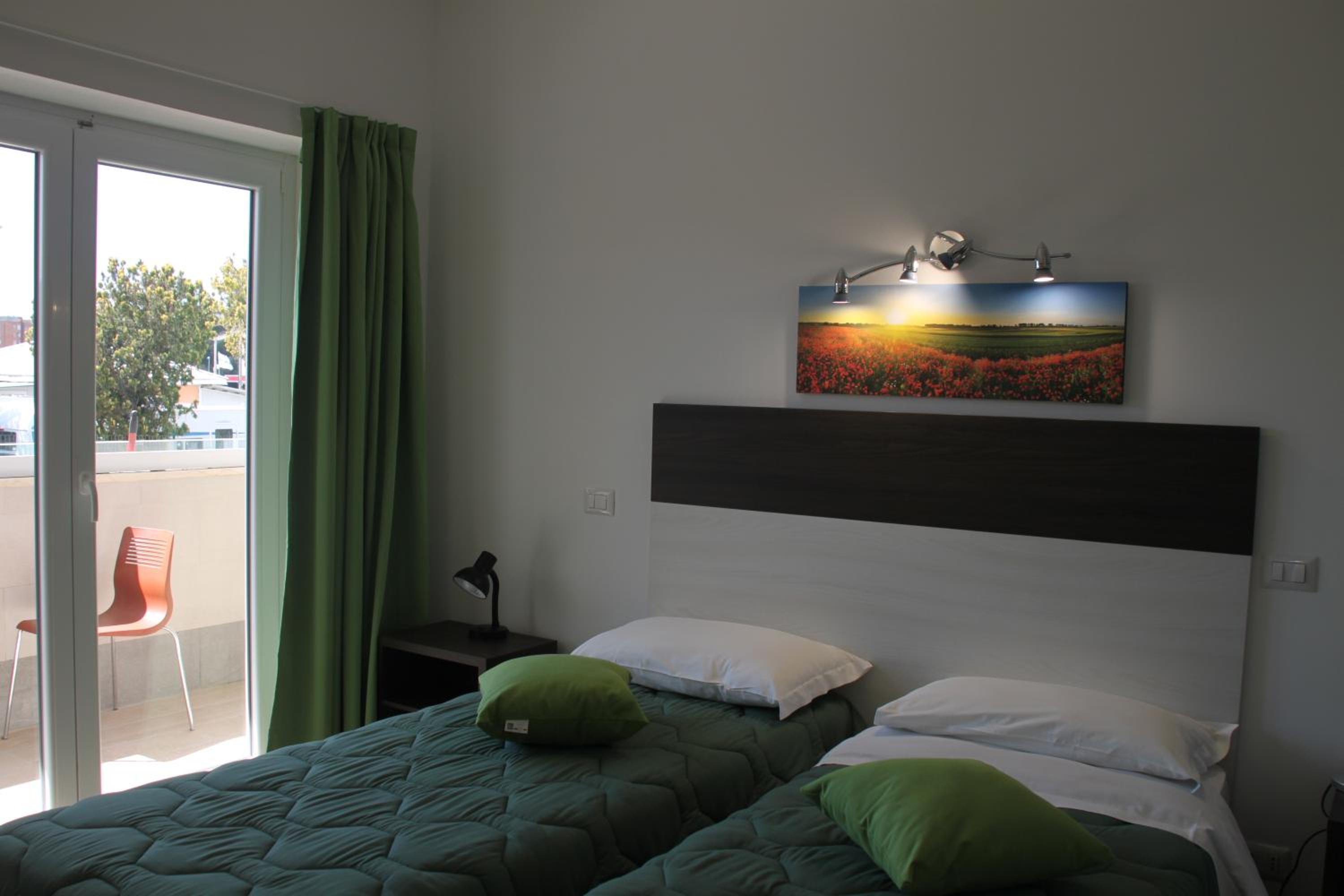 Single Room with Private Bathroom photo 1