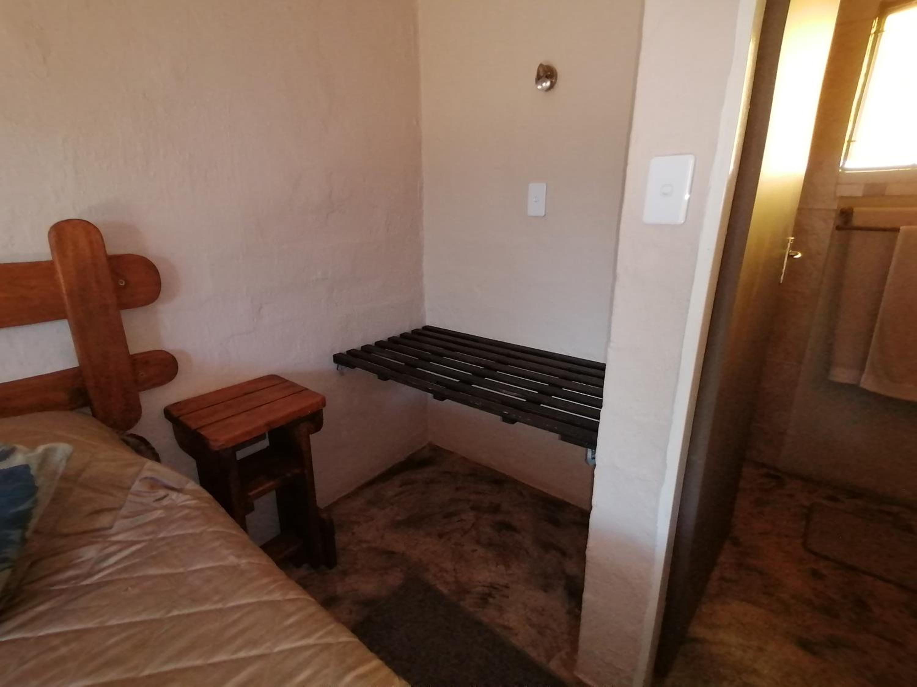 Budget Double Room - Photo 6