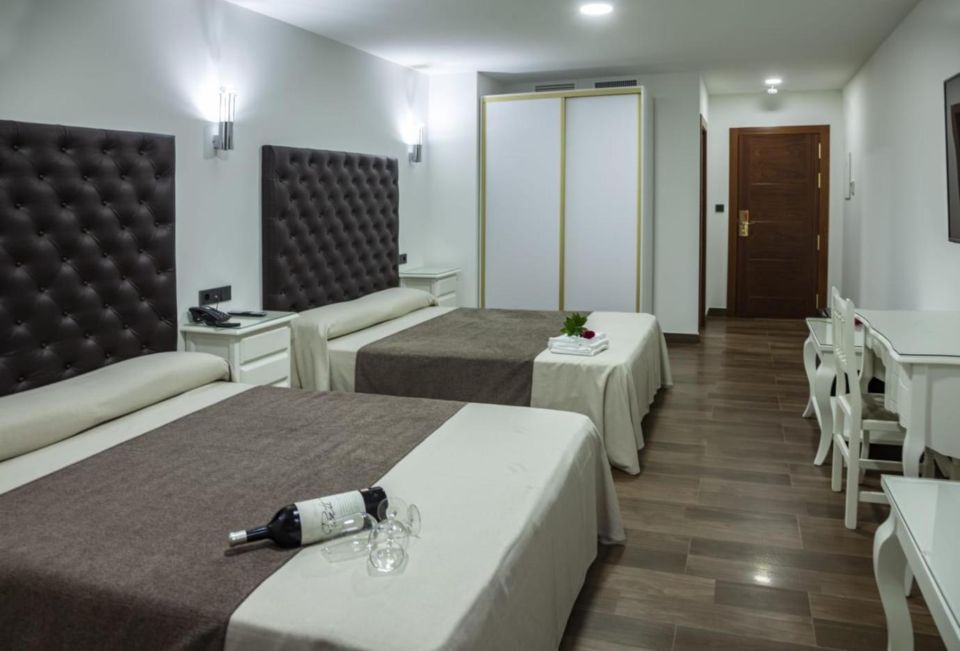 Double or Twin Room photo 3