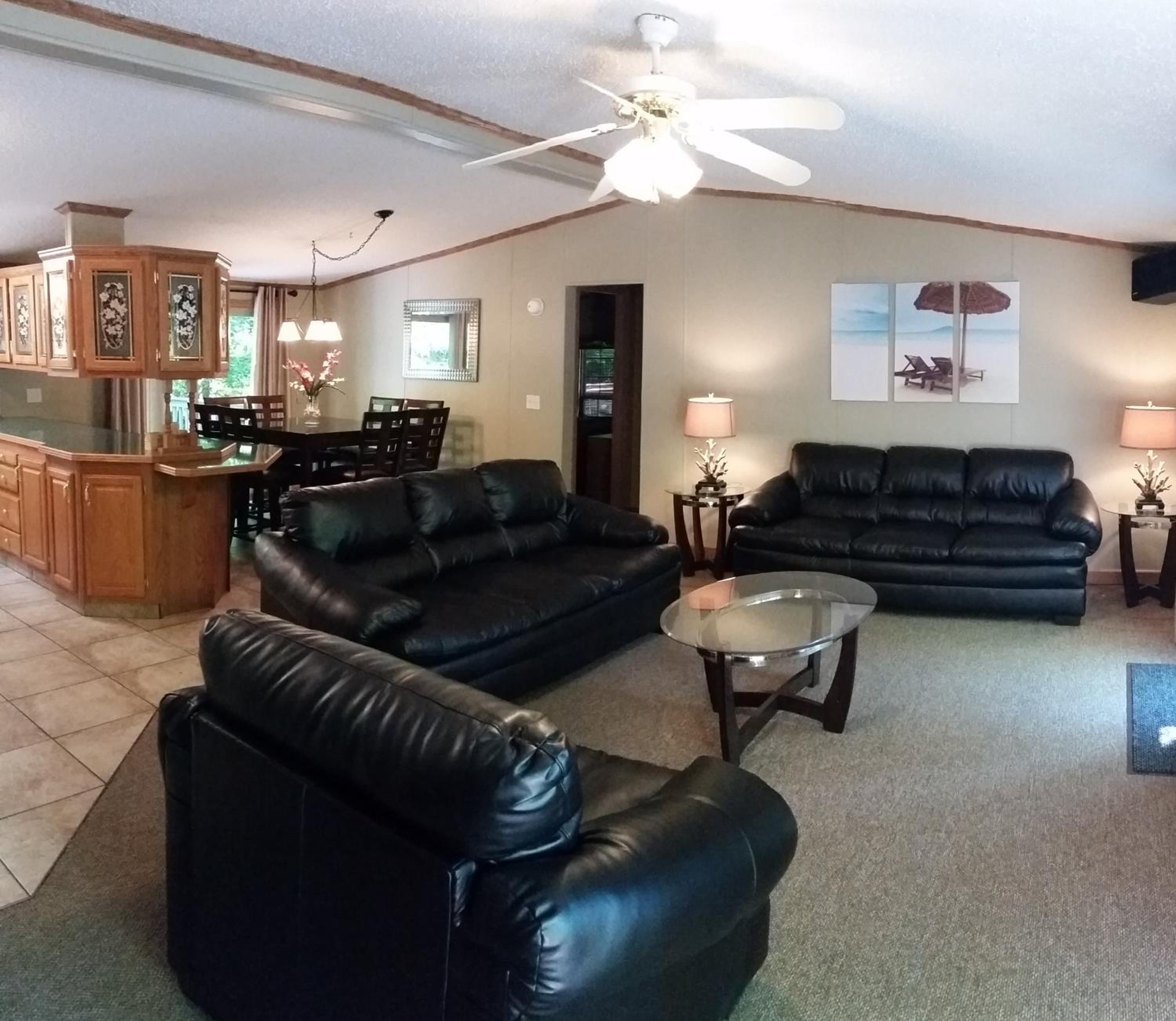 Three-Bedroom House (10 People) photo 2