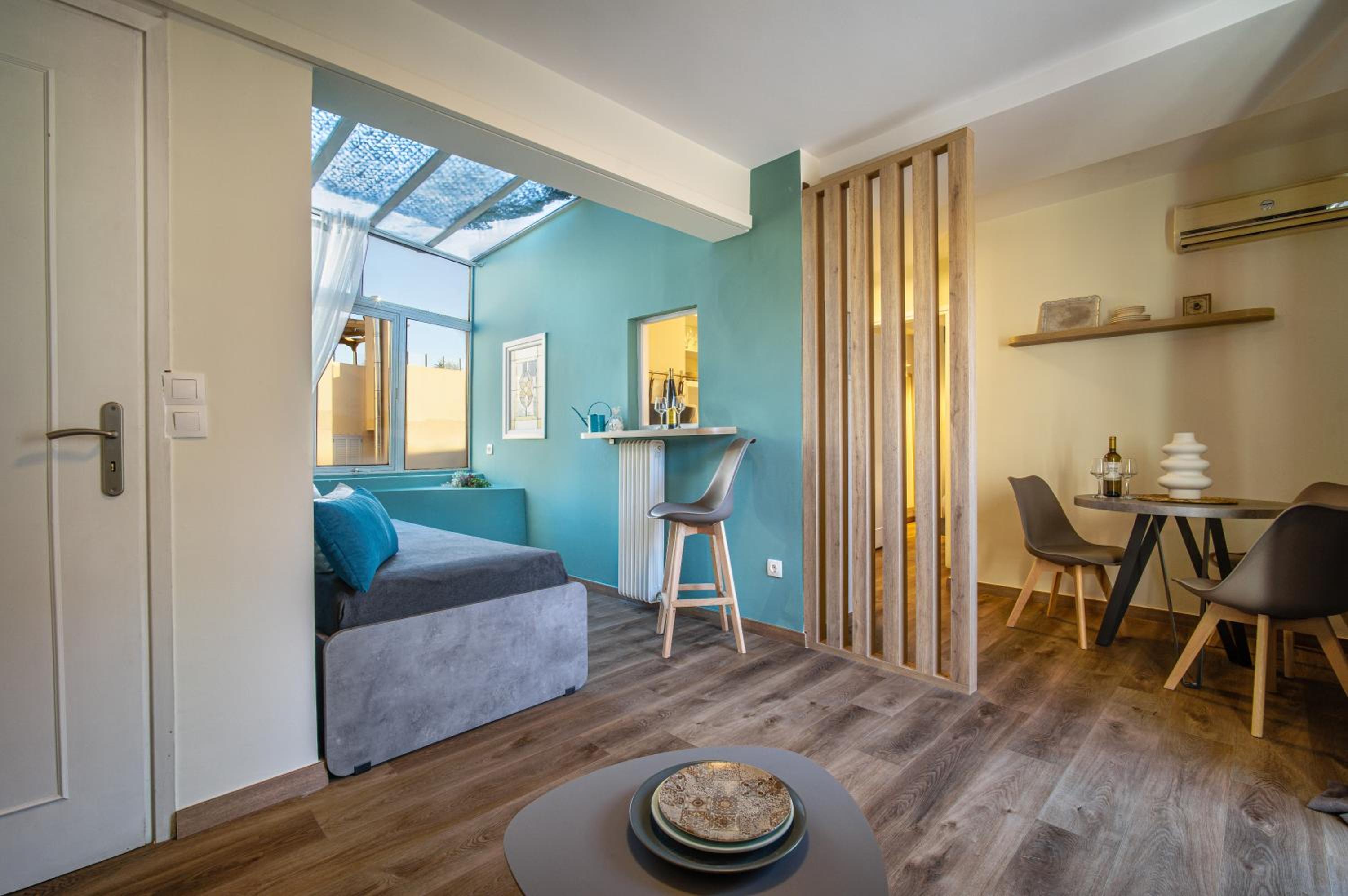 Deluxe Apartment with Acropolis View photo 3