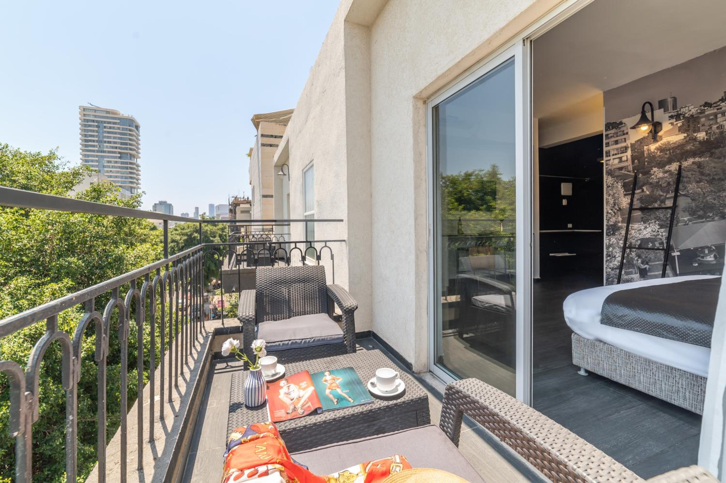 Premium Double Room with Balcony photo 3