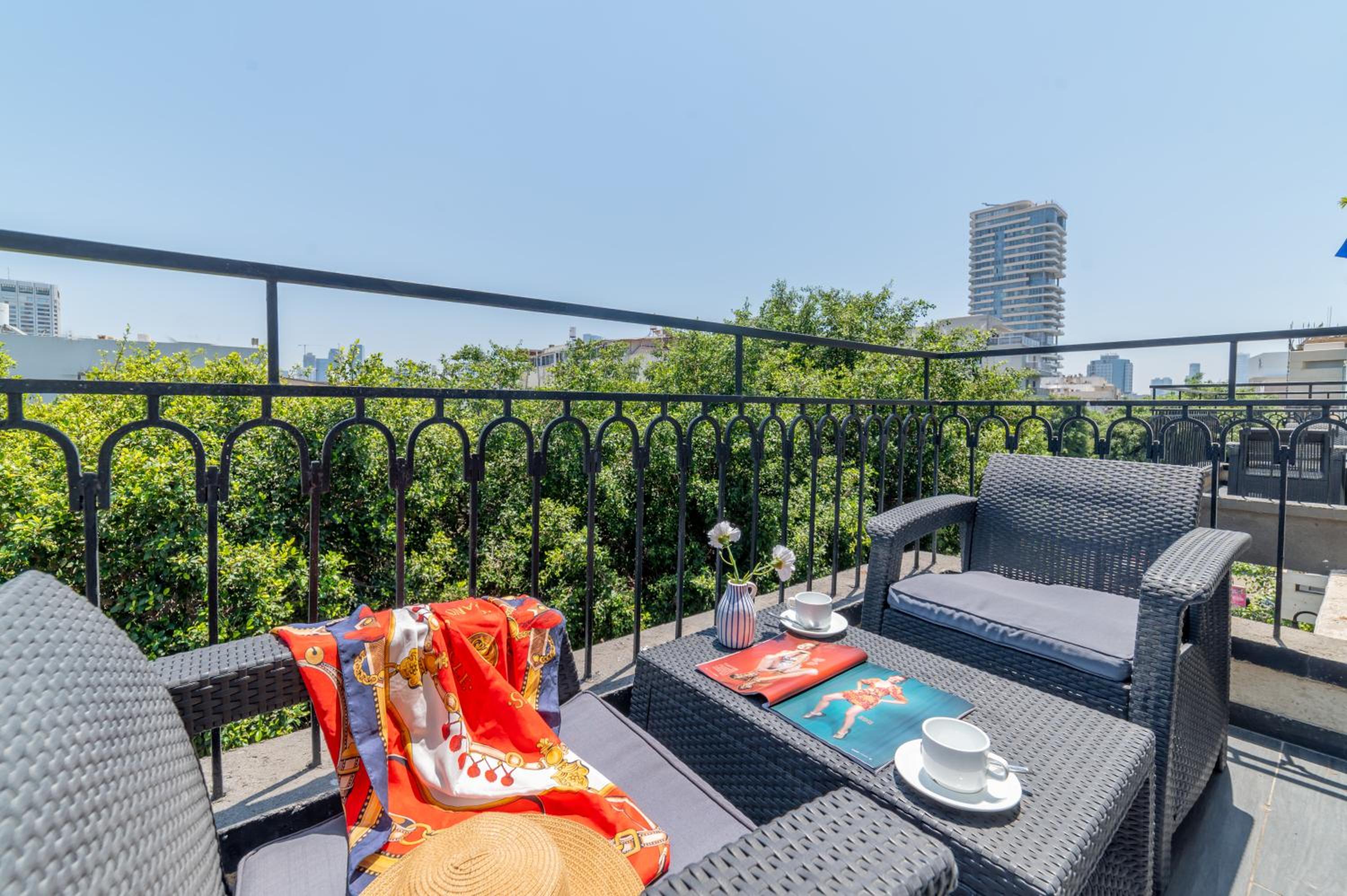 Premium Double Room with Balcony photo 2