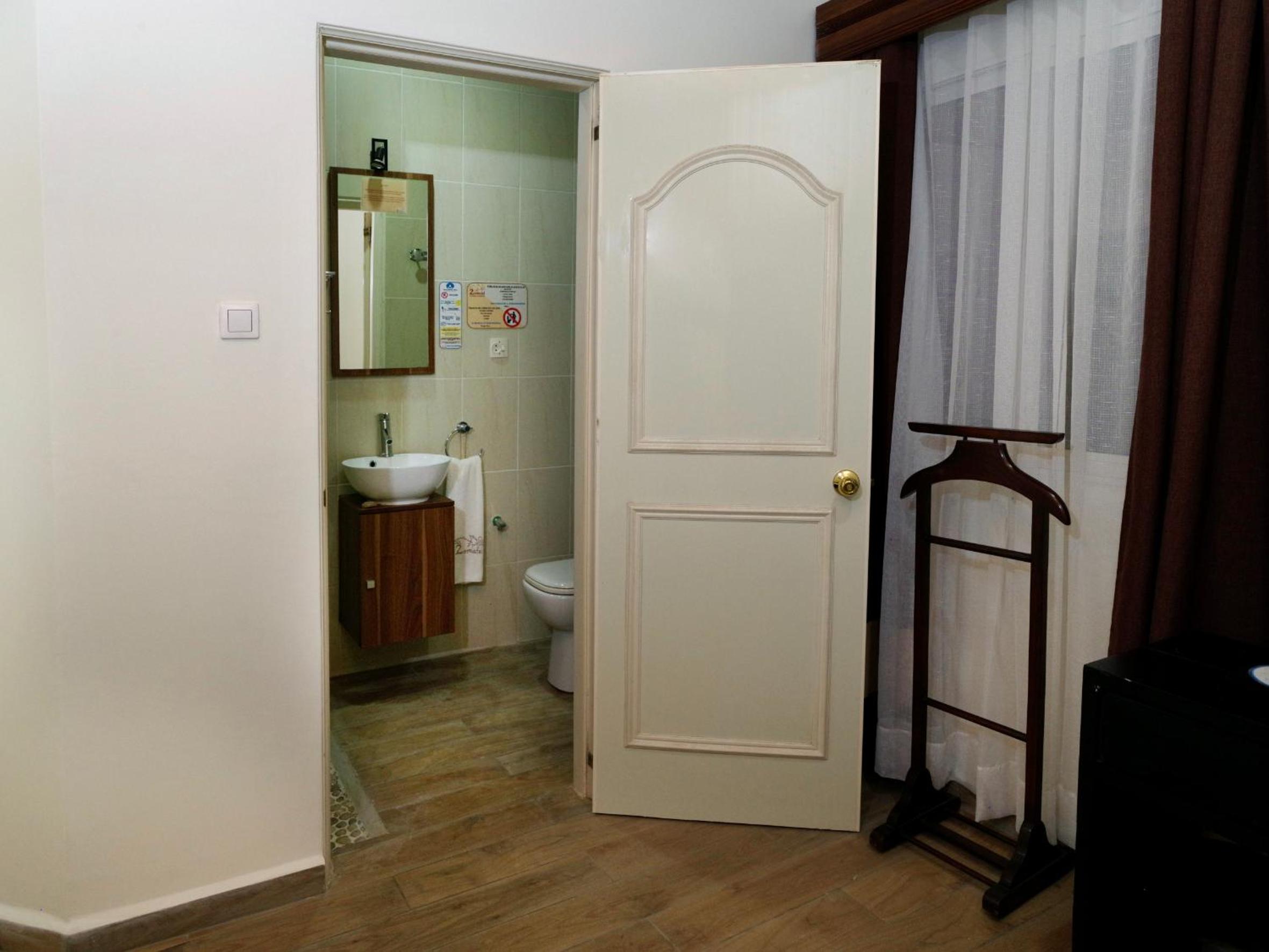 Economy Double Room photo 2