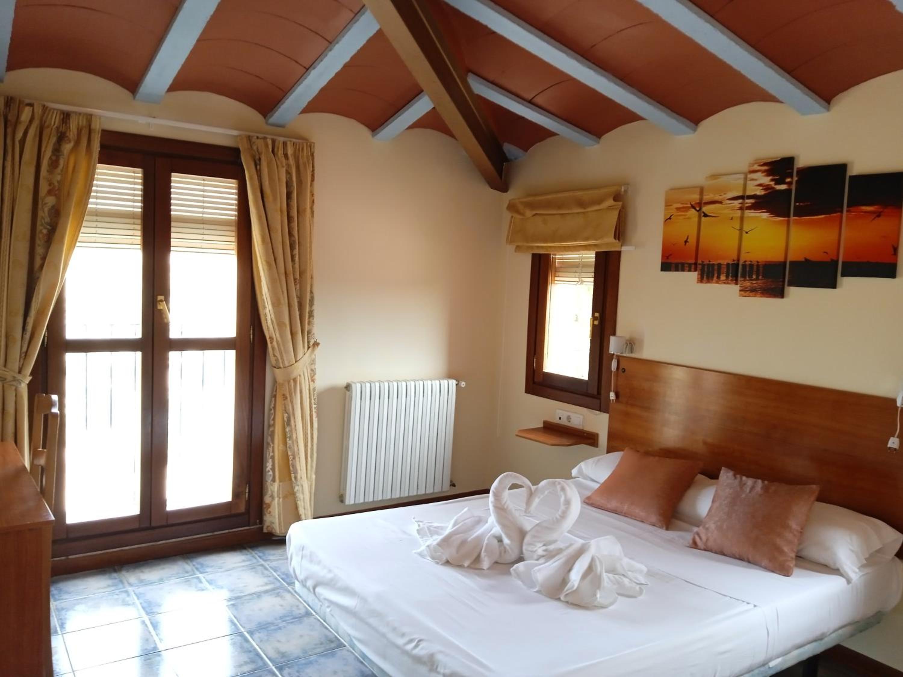 Double or Twin Room - Photo 6