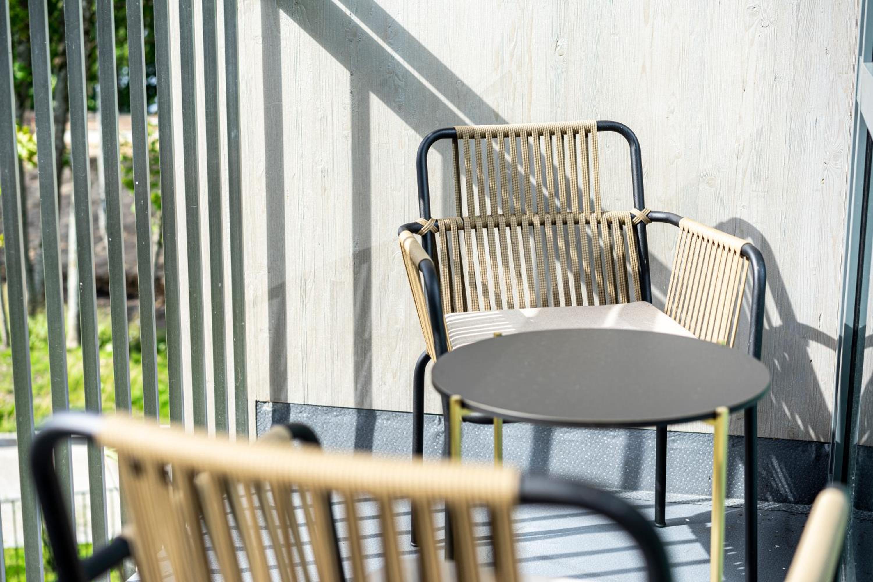Apartment with Balcony - Photo 6