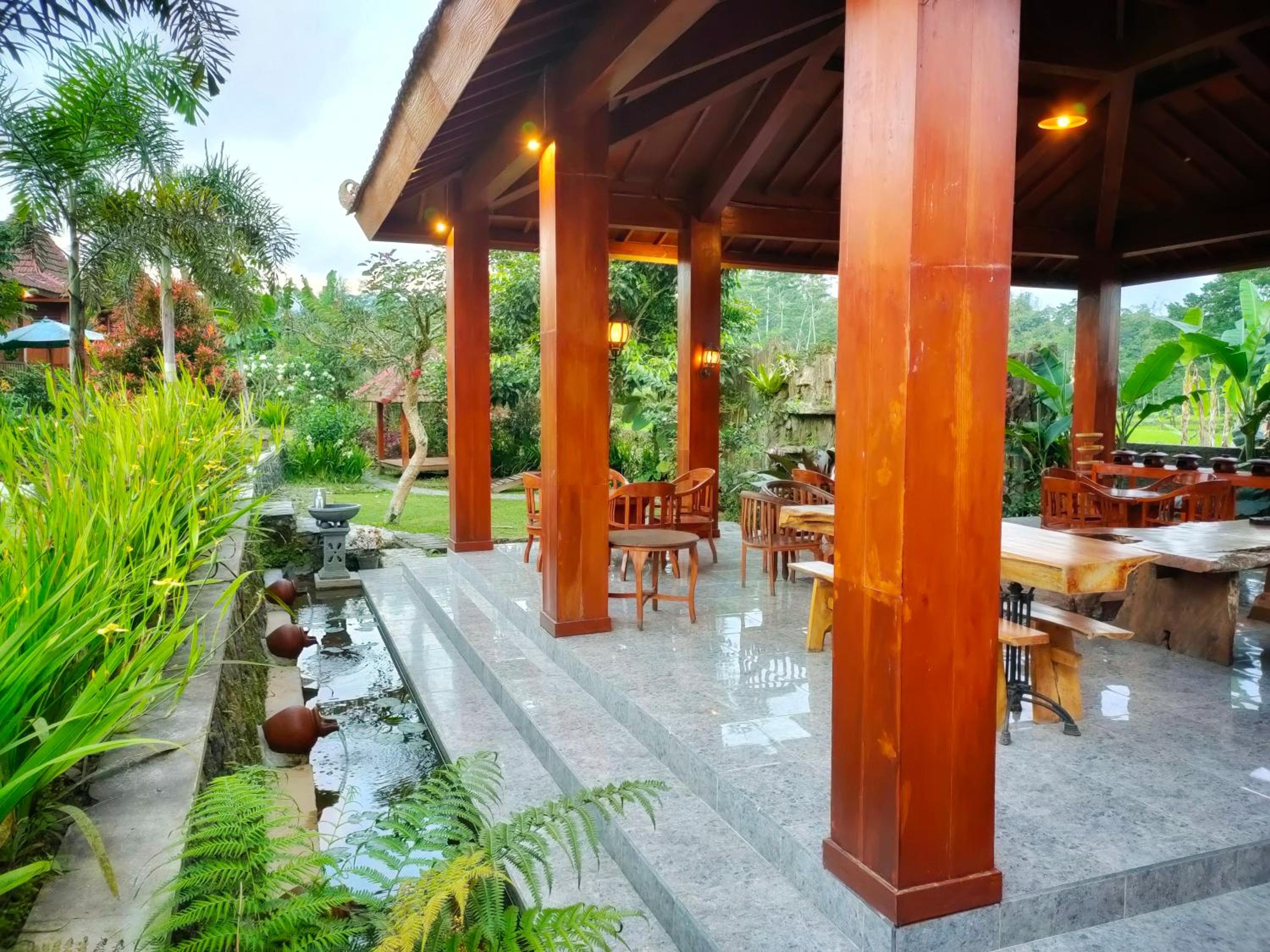 Cottage with Garden View - Photo 18