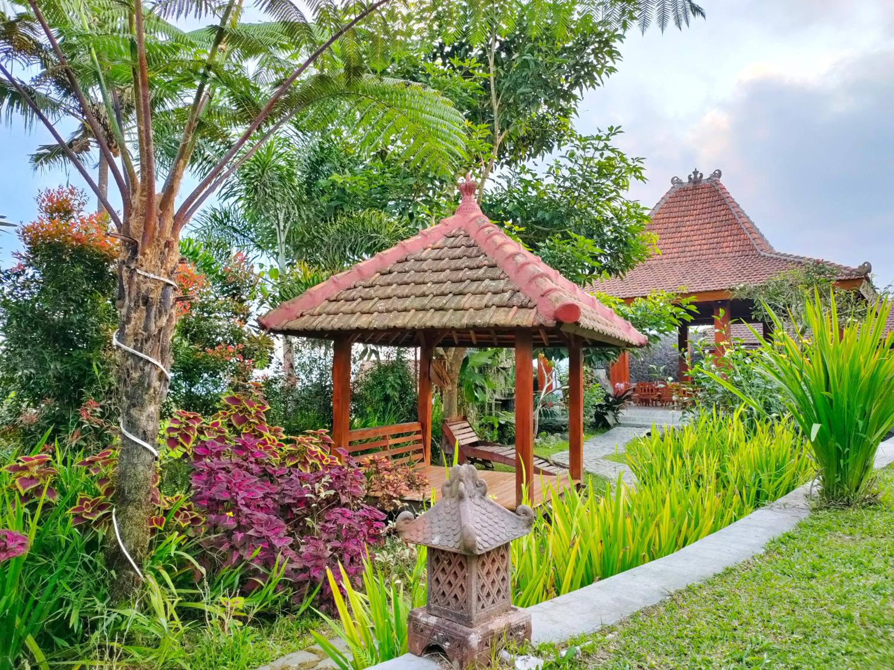 Cottage with Garden View - Photo 16