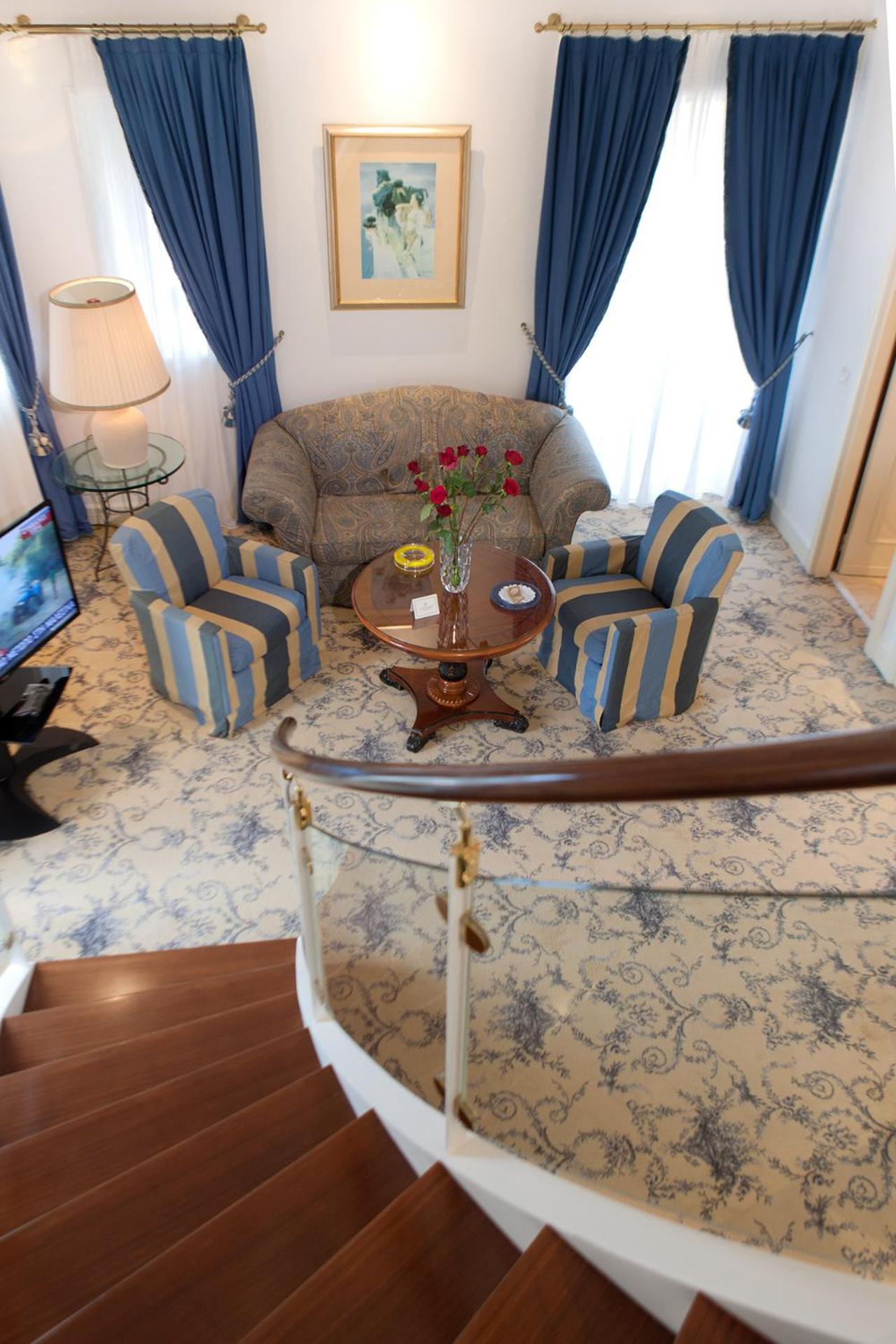 Honeymoon Suite photo 2