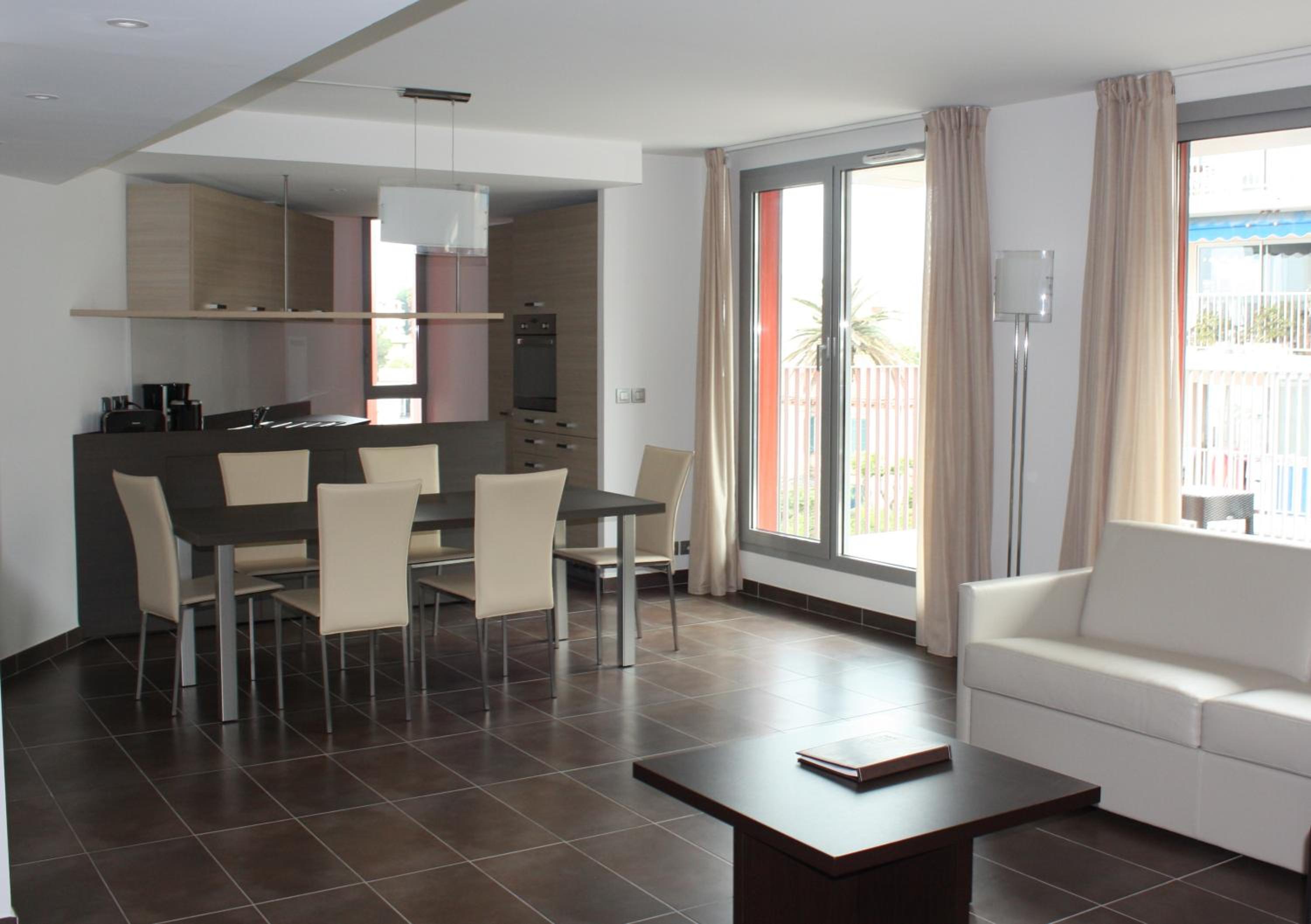 Family Apartment Terrace Street View photo 3