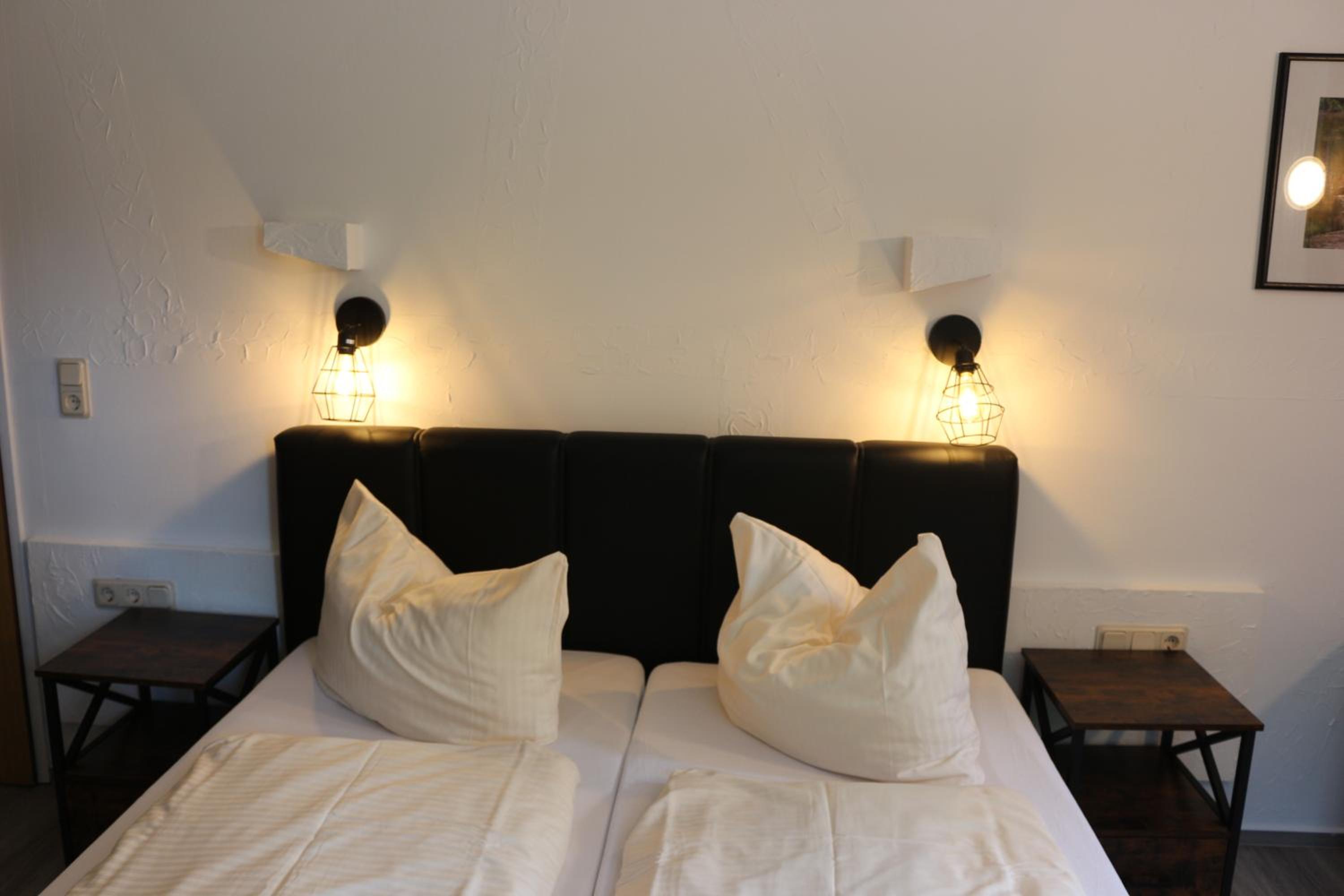 Economy Double Room - Photo 4