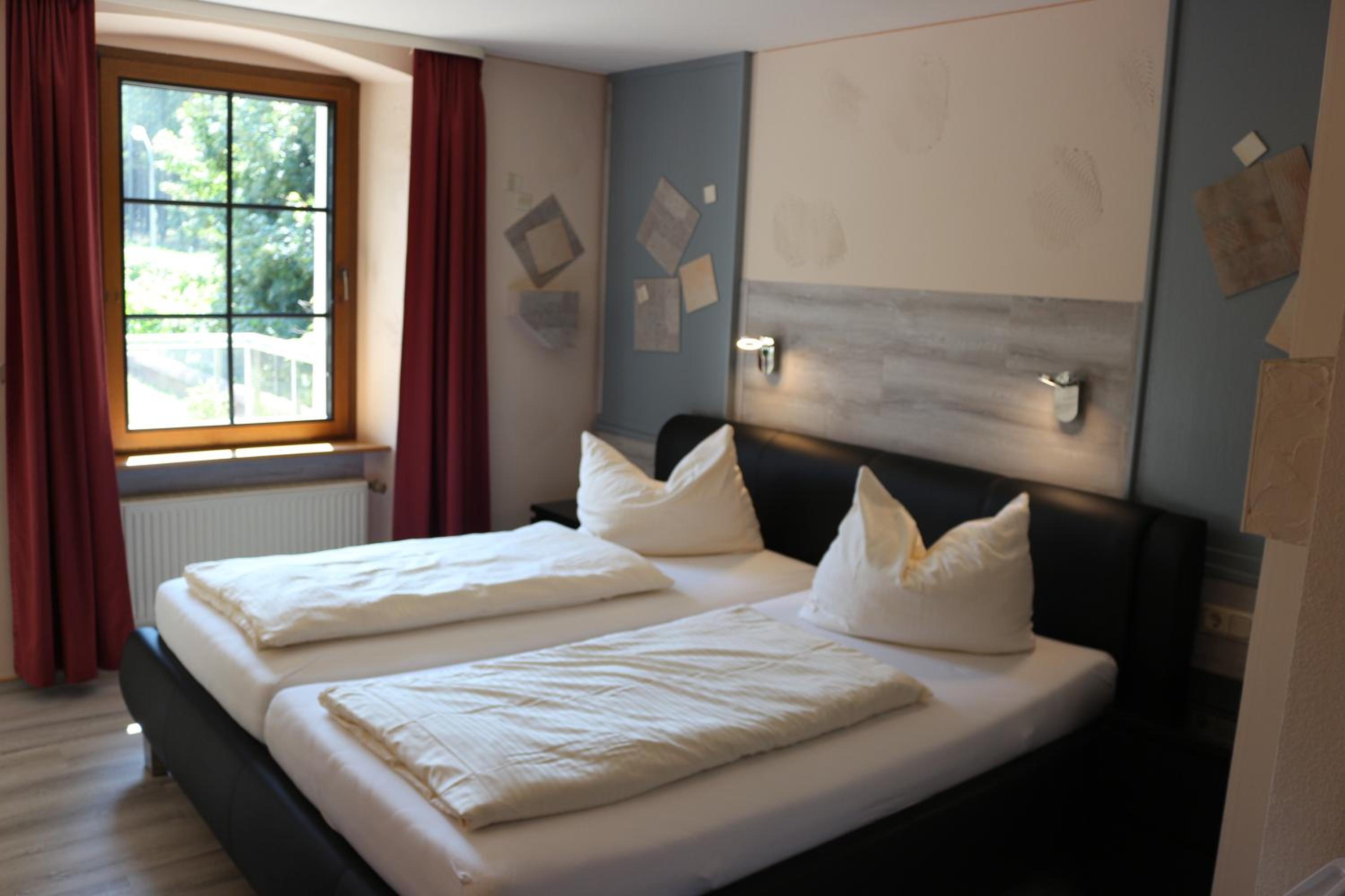 Standard Queen Room - Photo 1