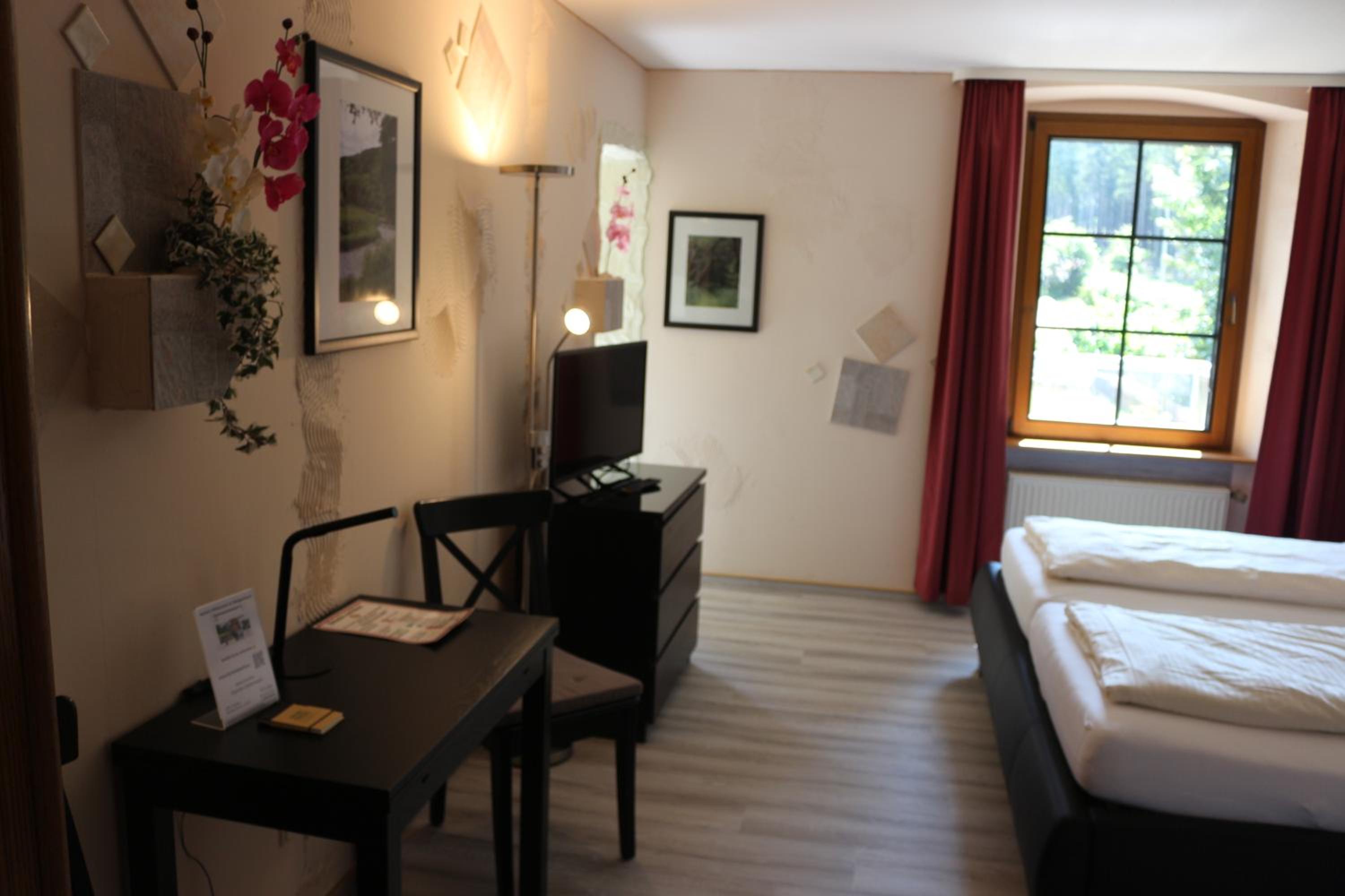 Standard Queen Room - Photo 2
