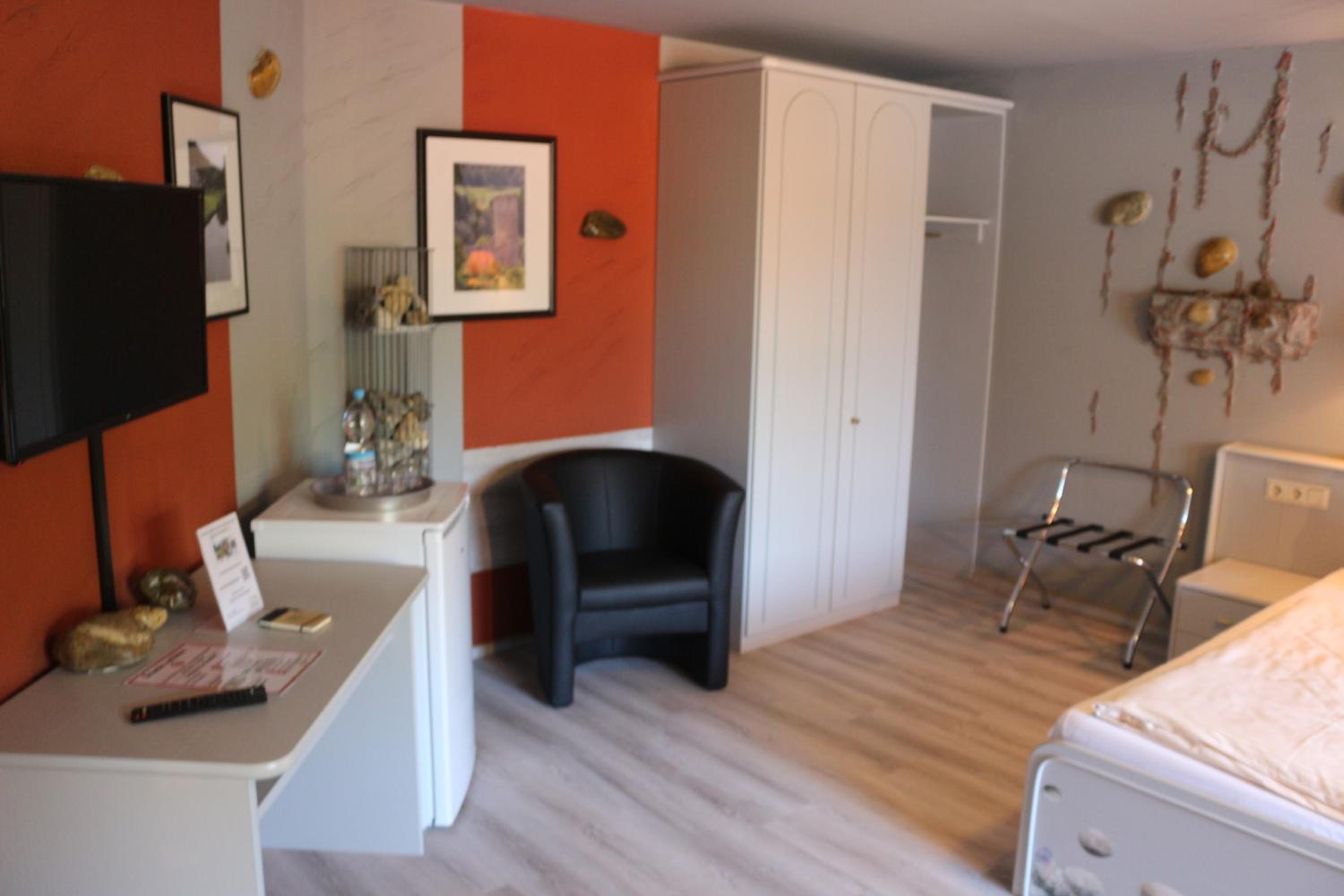 Family Room - Photo 4