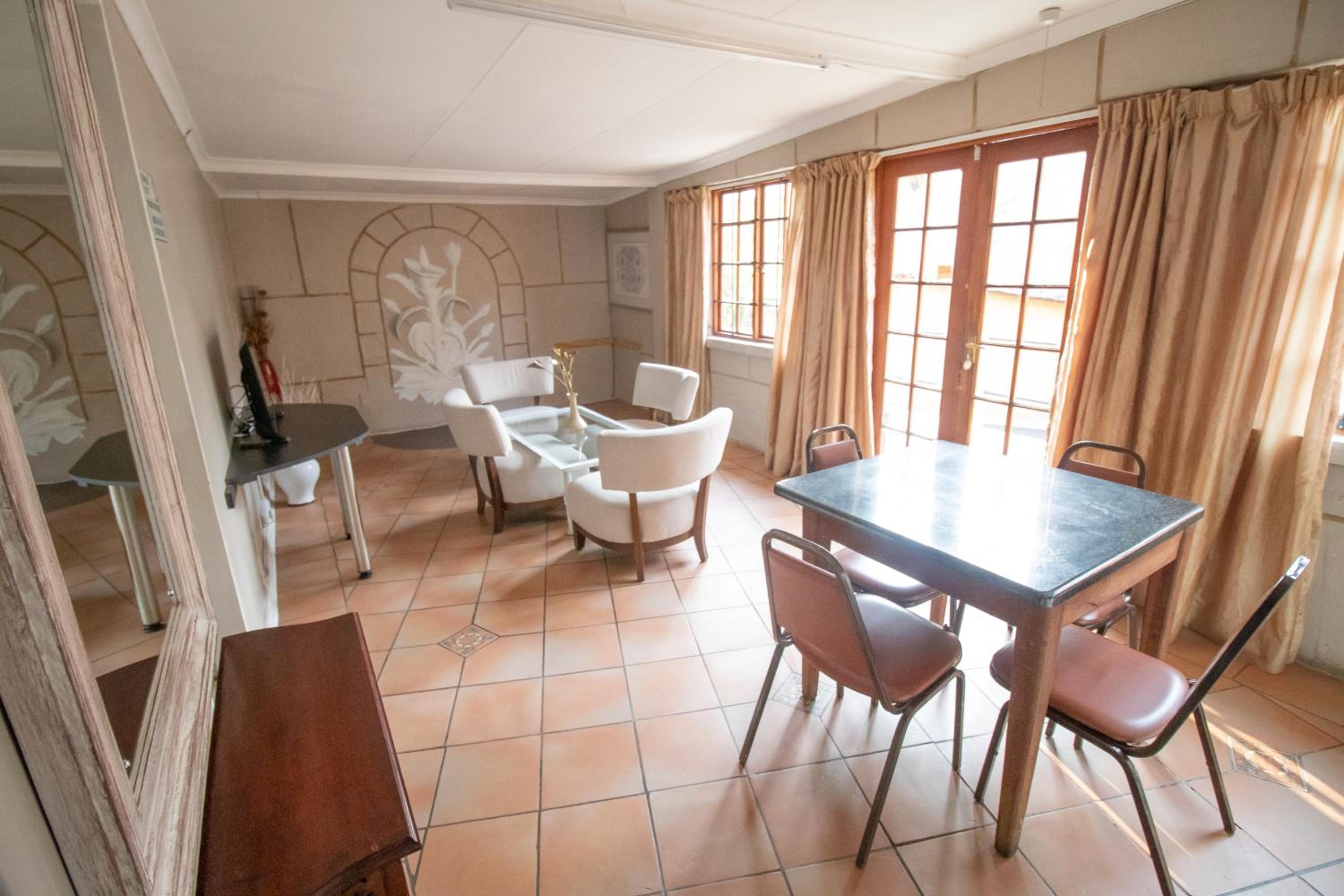 Standard Family Room - Photo 6