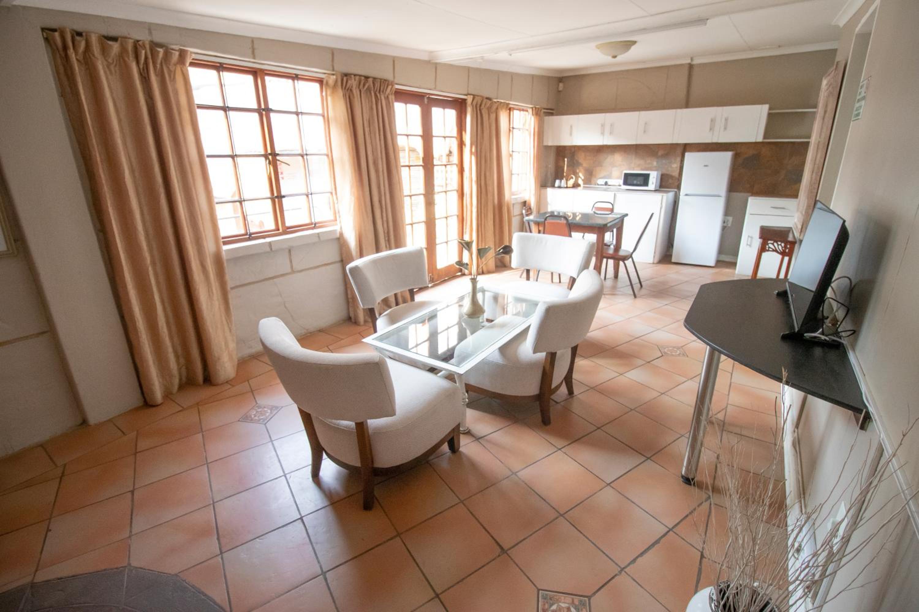 Standard Family Room - Photo 3