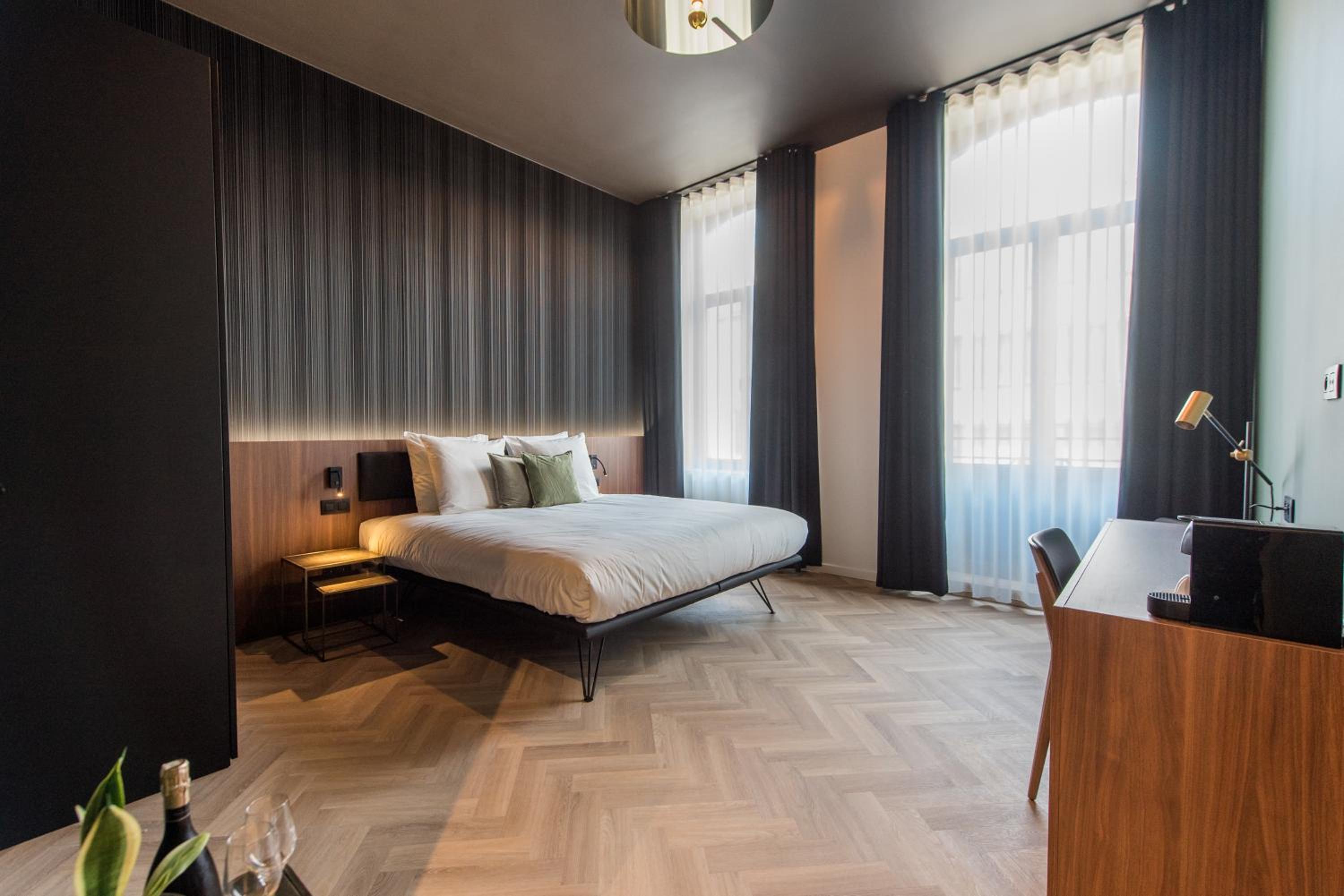 Deluxe Double Room - Photo 8