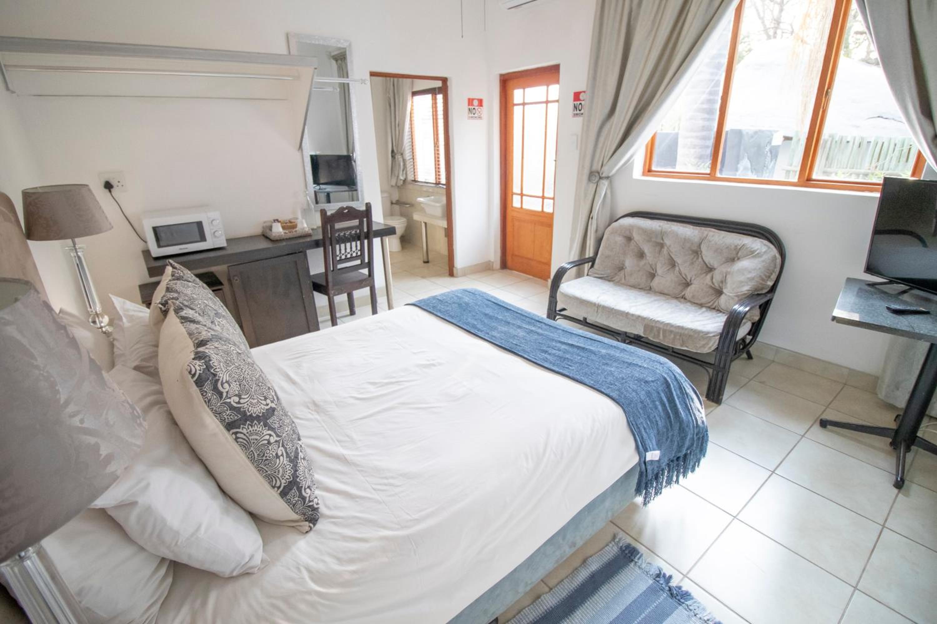 Standard Double Room - Photo 2