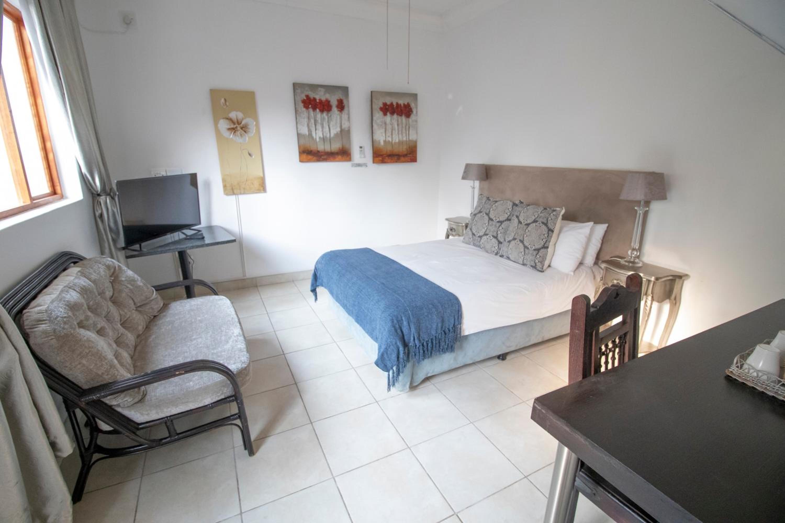 Standard Double Room - Photo 3