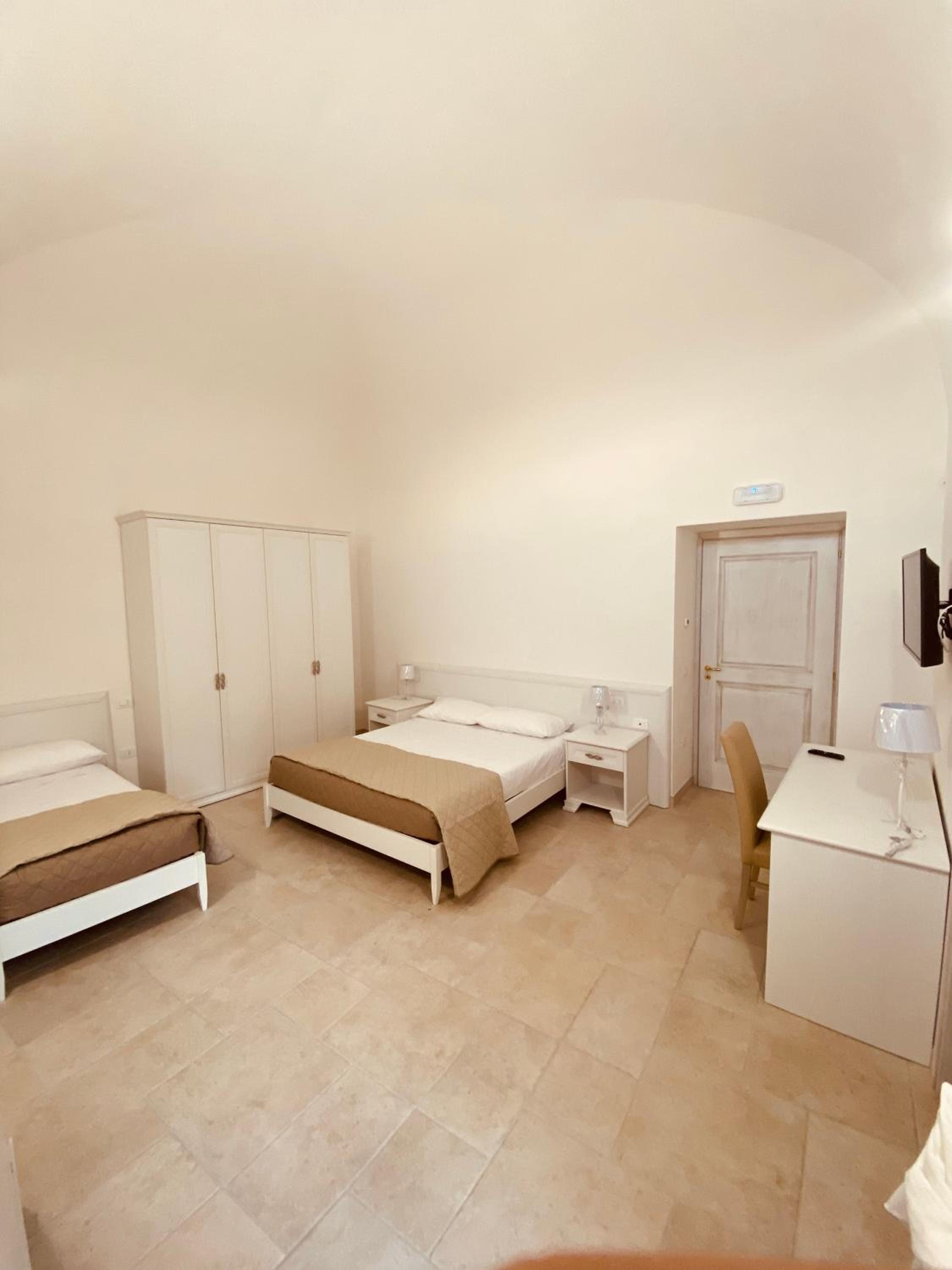 Classic Triple Room - Photo 5