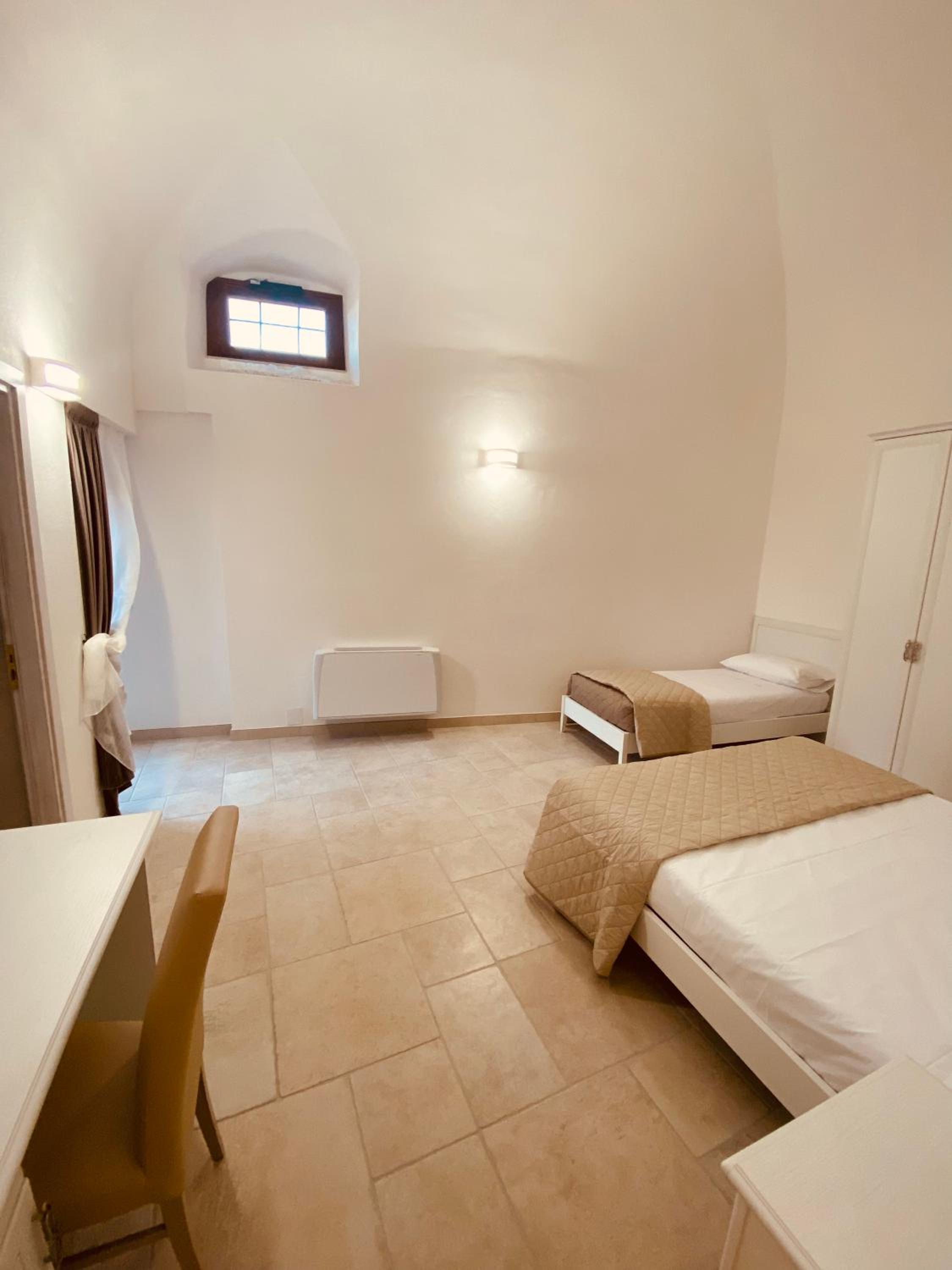 Classic Triple Room - Photo 2