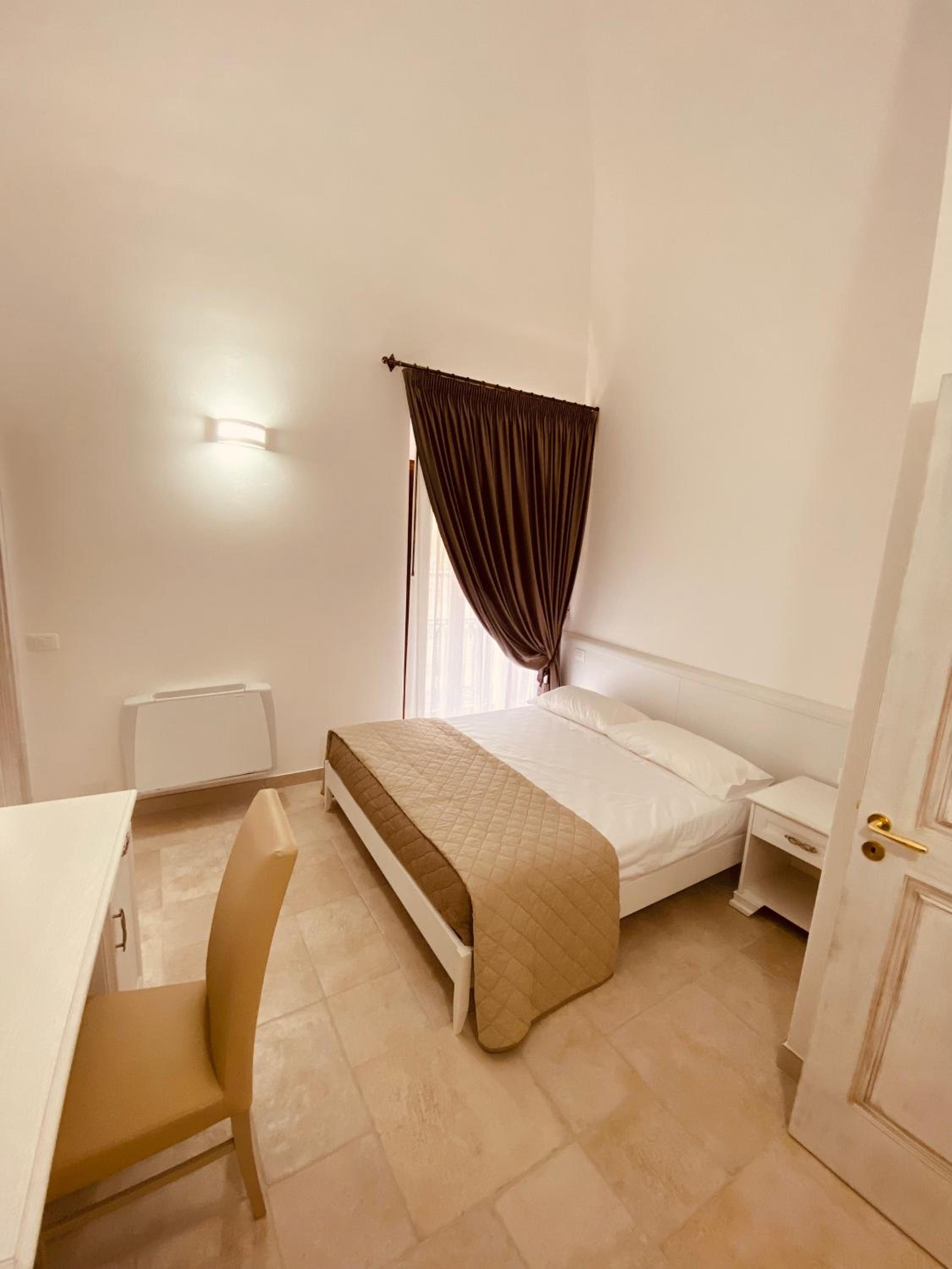 Double Room with Balcony - Photo 1