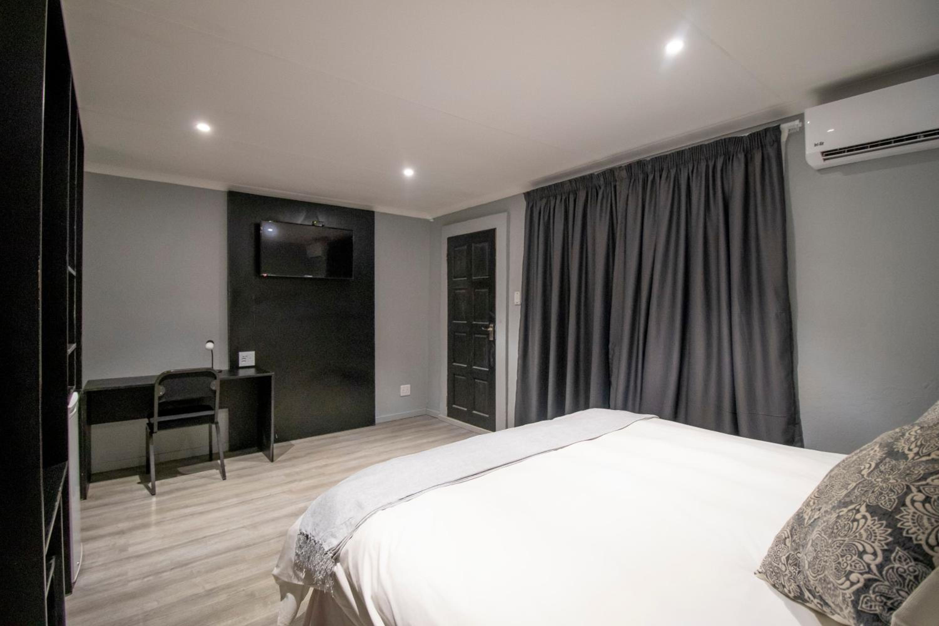 Superior Double Room - Photo 2