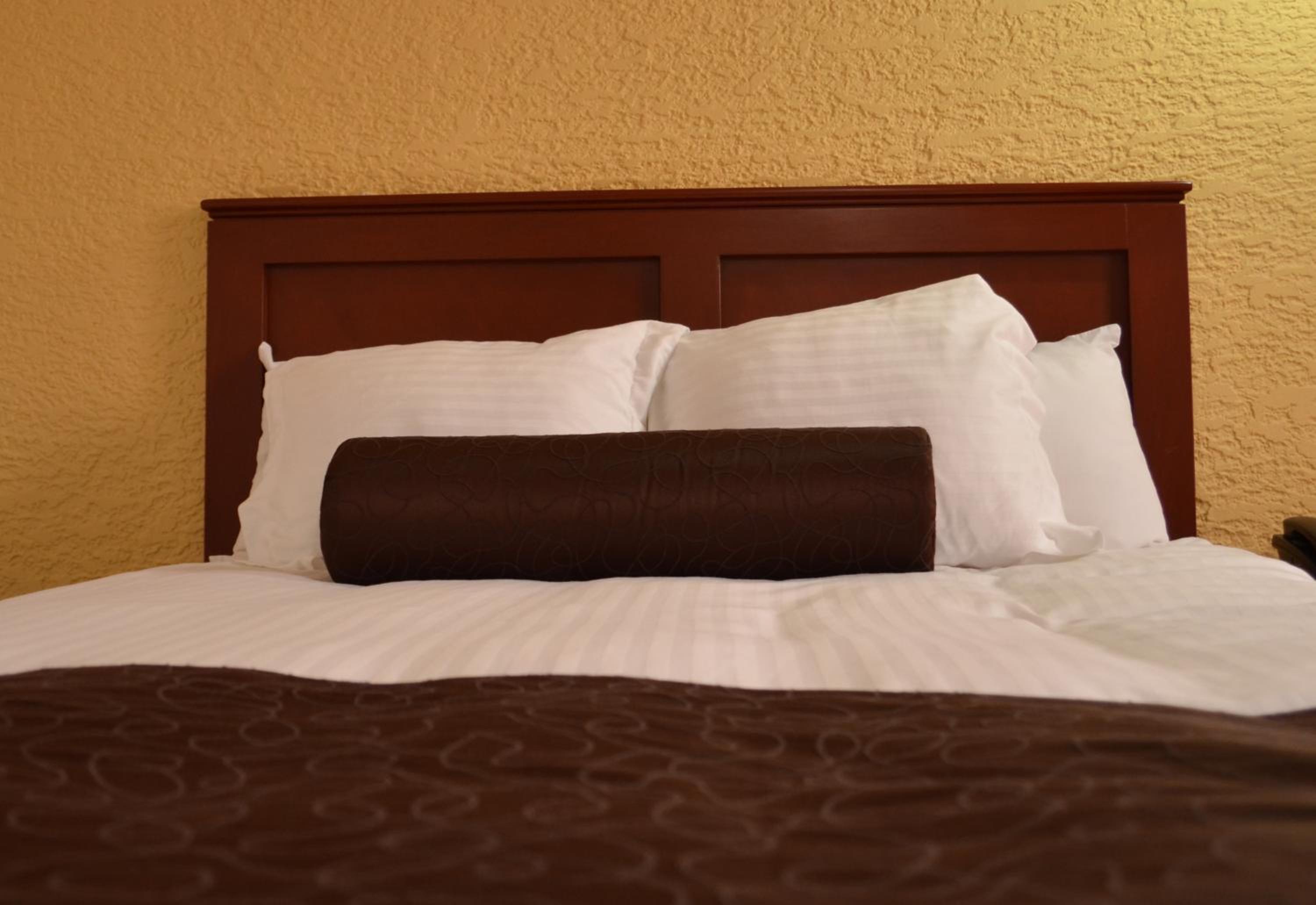 King Room - Non-Smoking - Photo 5