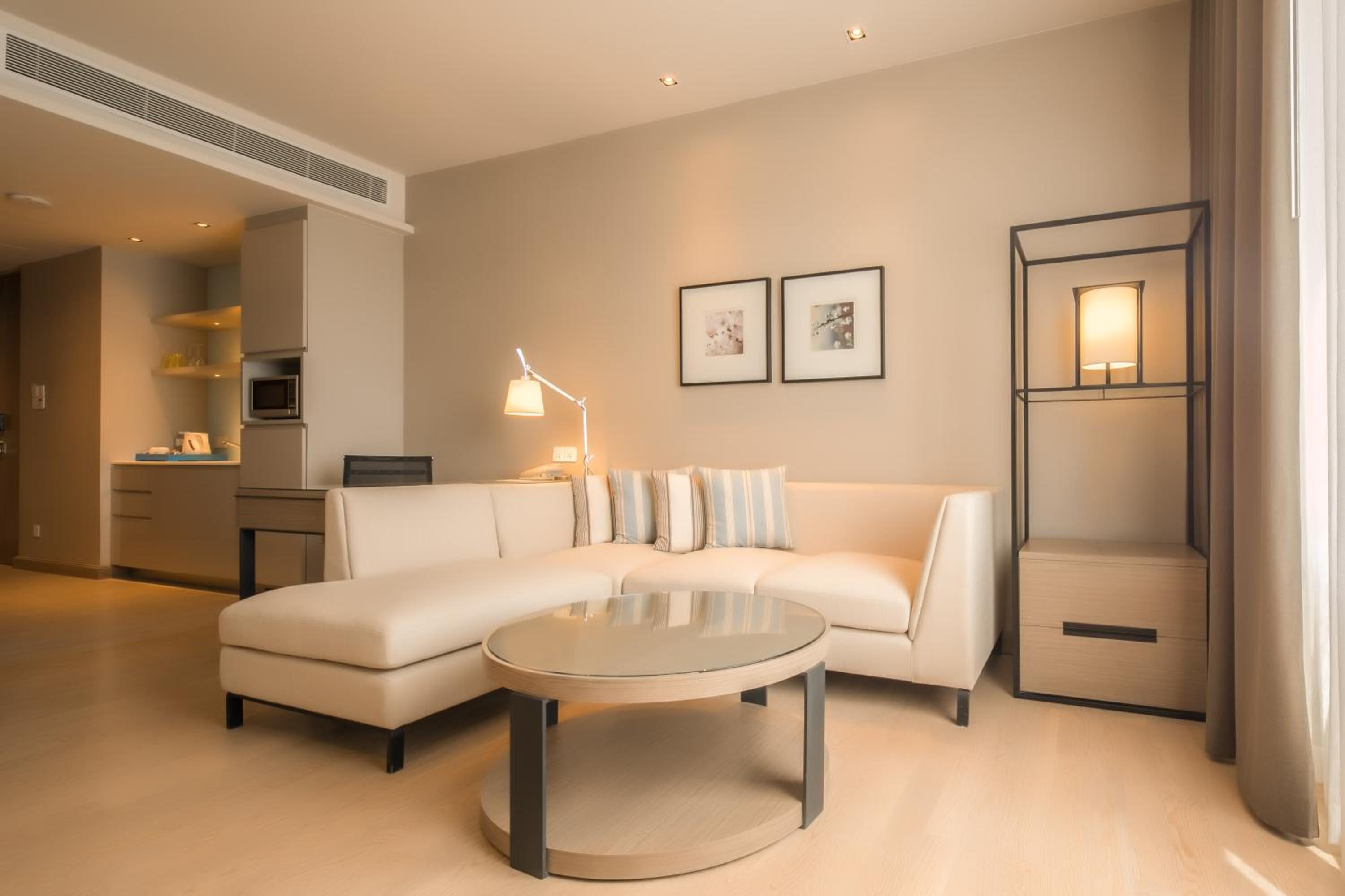 One-Bedroom King Suite