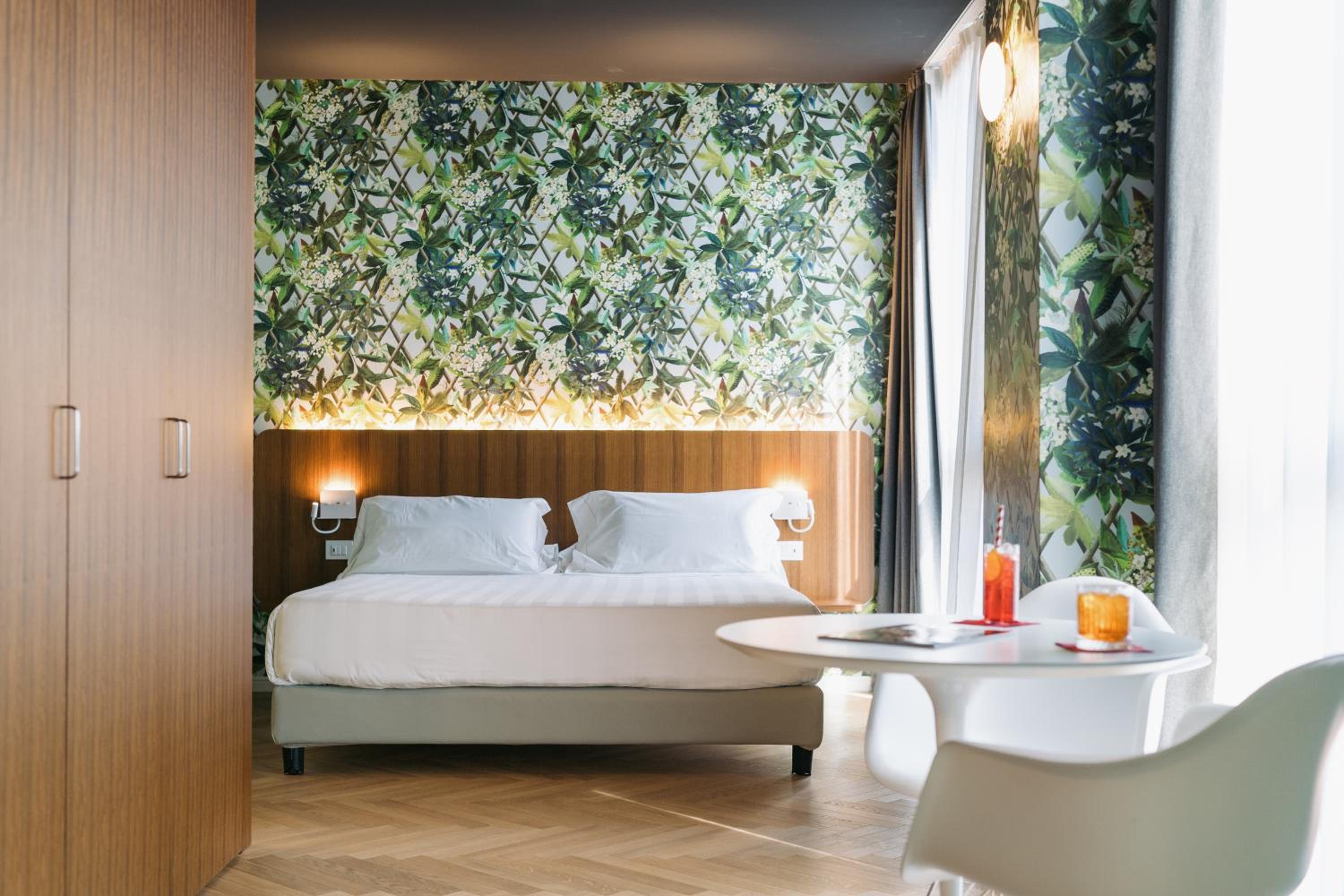 King Suite with Living Room and Sofa - Non-Smoking
