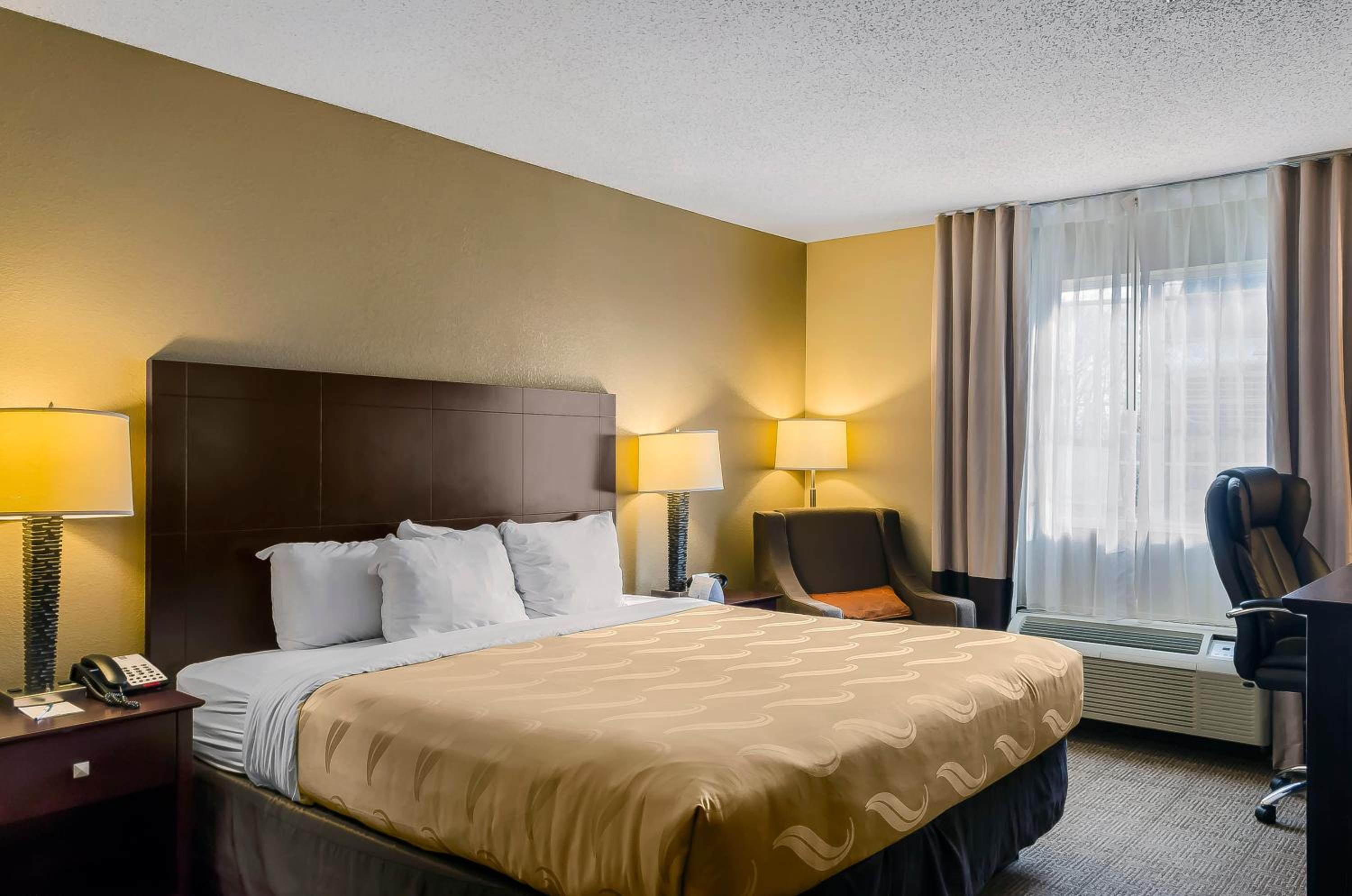 King Room - Accessible/Non-Smoking - Photo 5