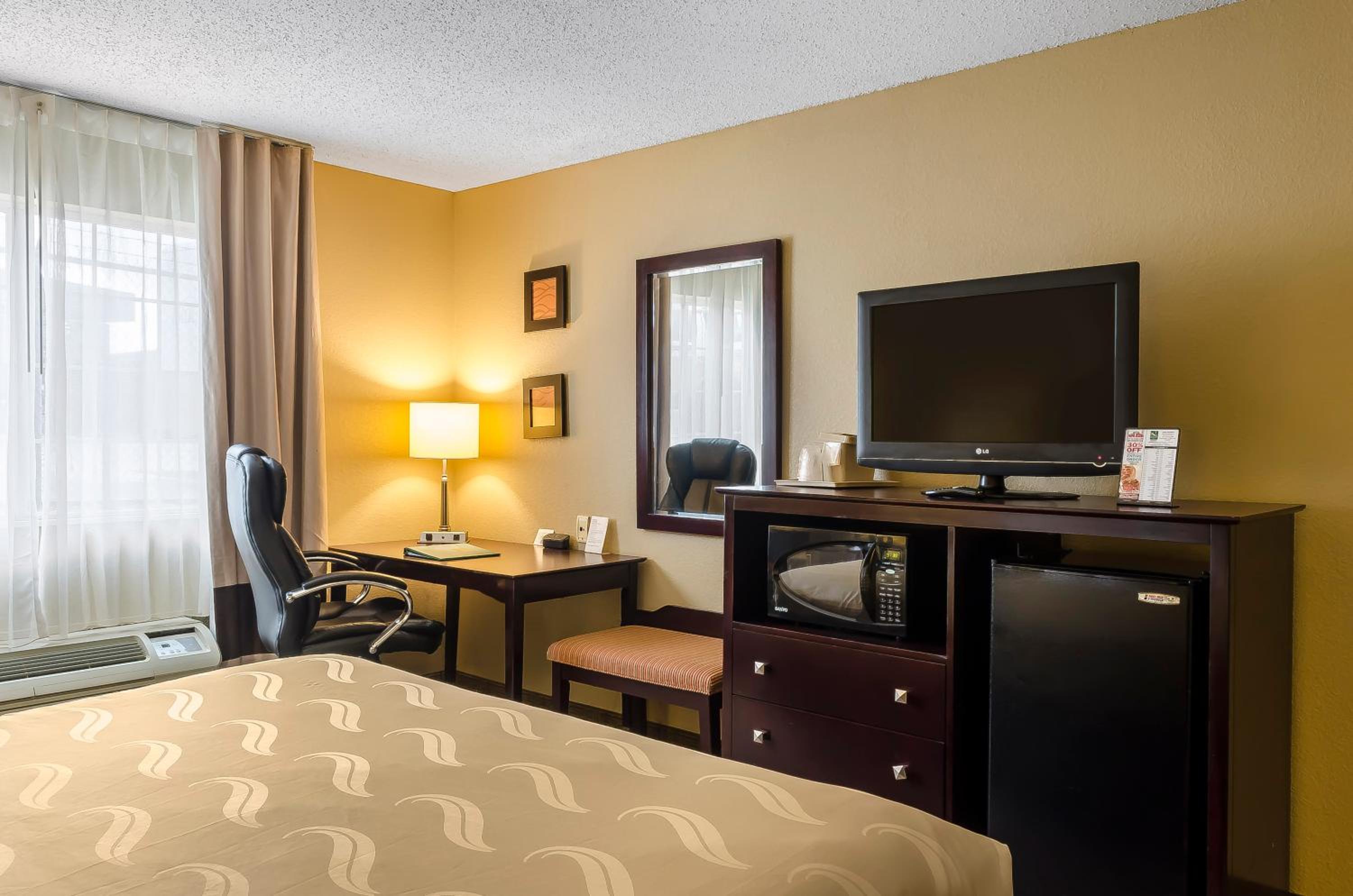 King Room - Accessible/Non-Smoking - Photo 3