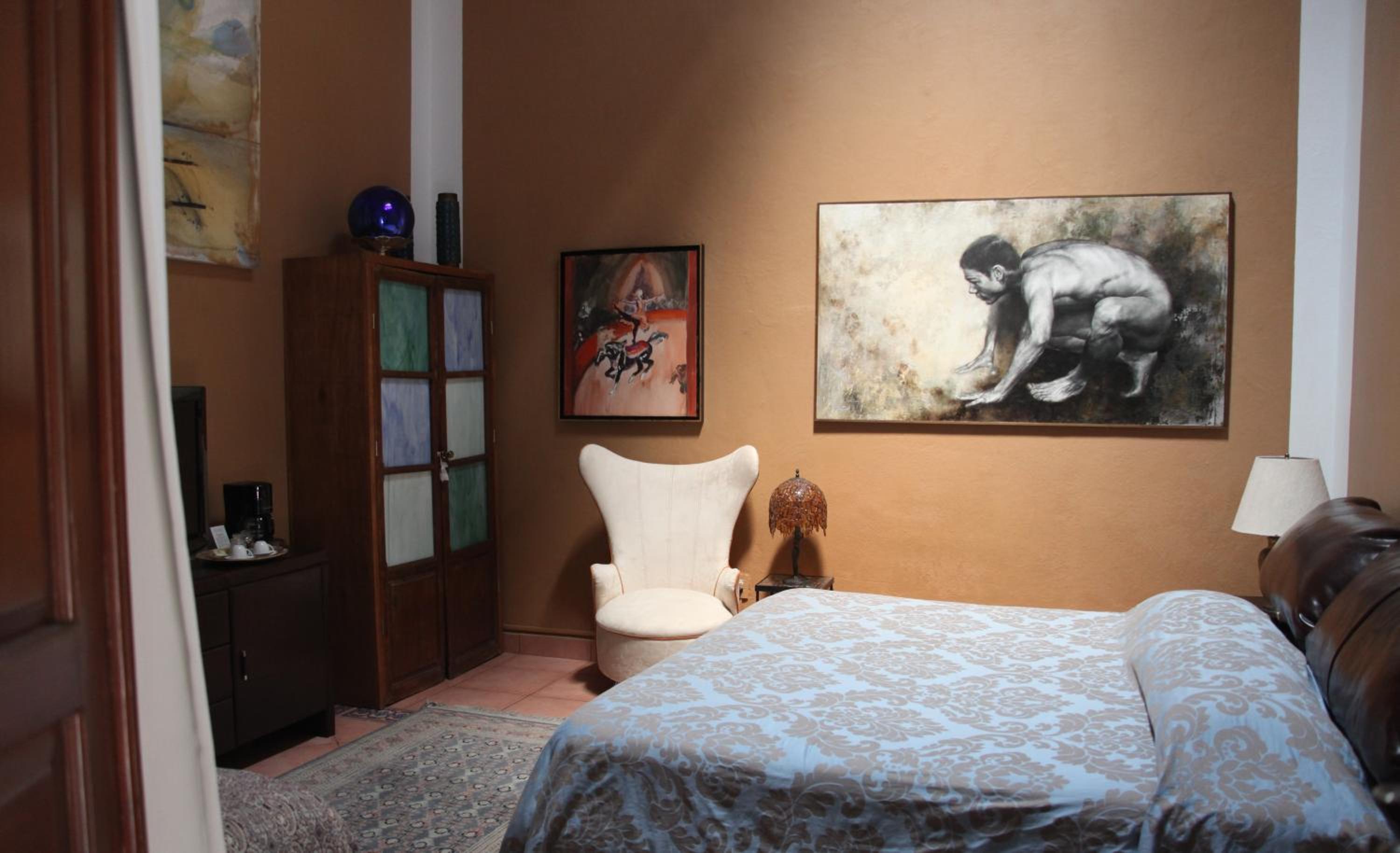 Luxury King Room - Photo 7