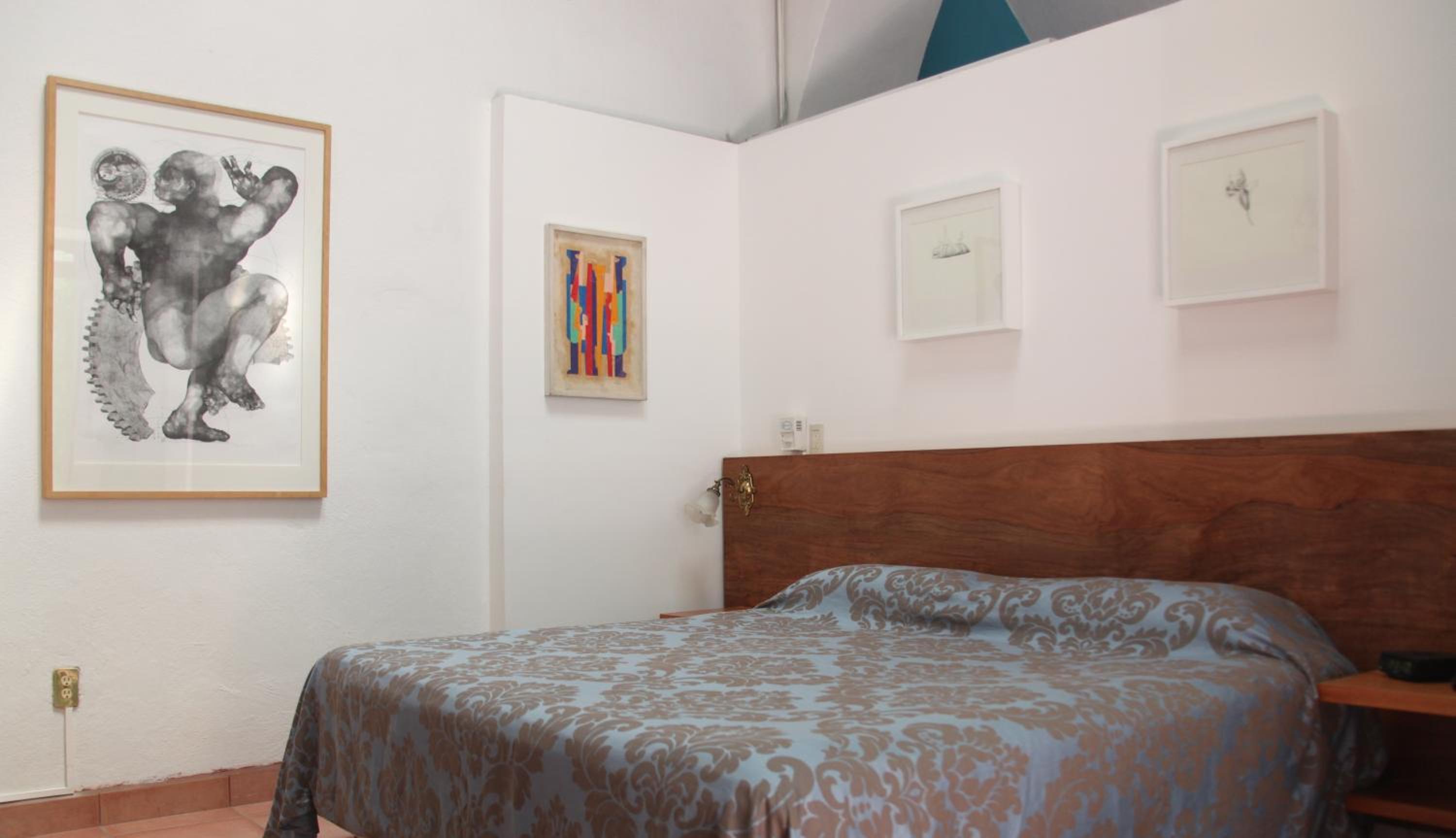 Luxury King Room - Photo 9