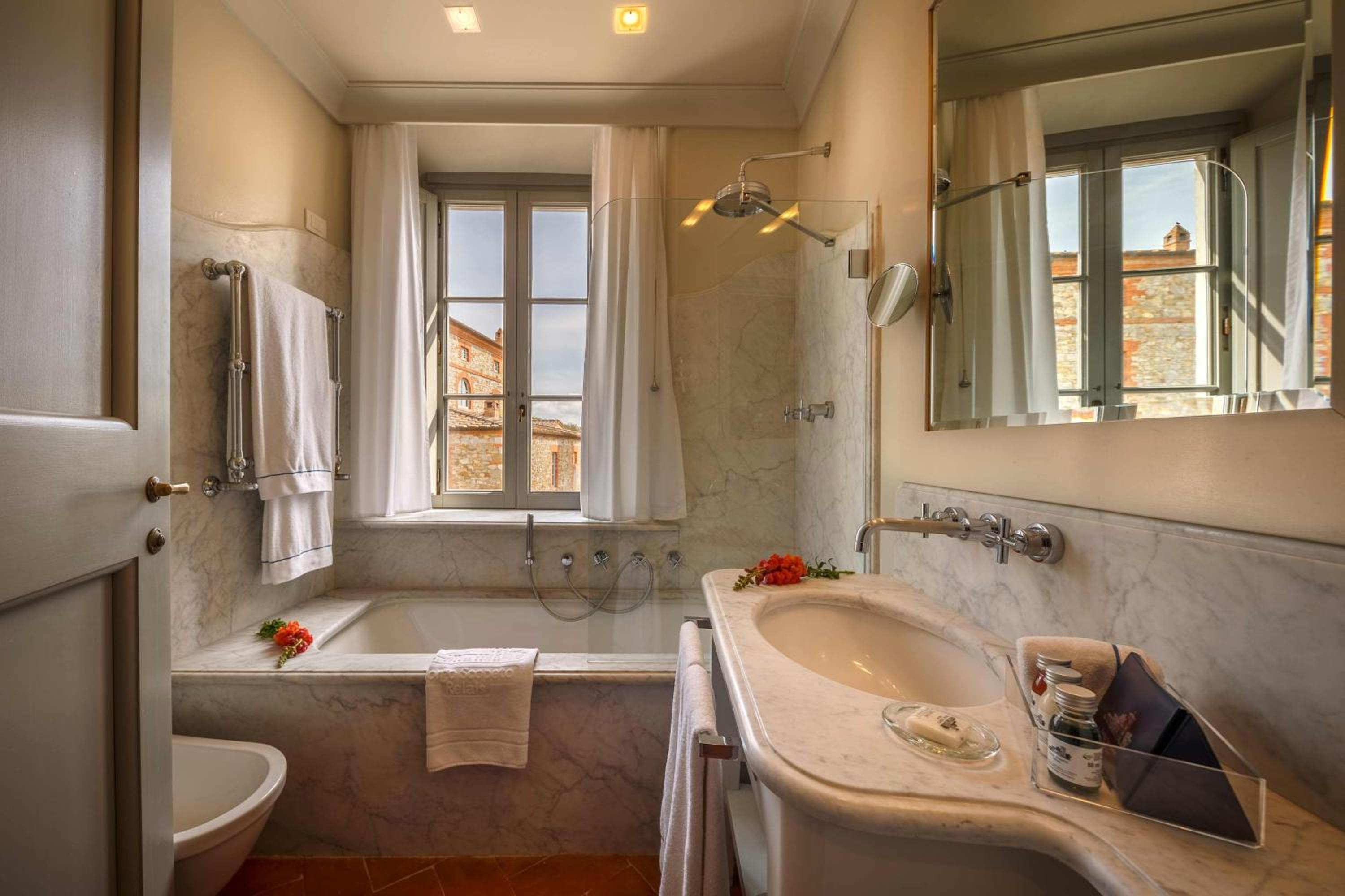 Deluxe Double or Twin Room - Photo 3