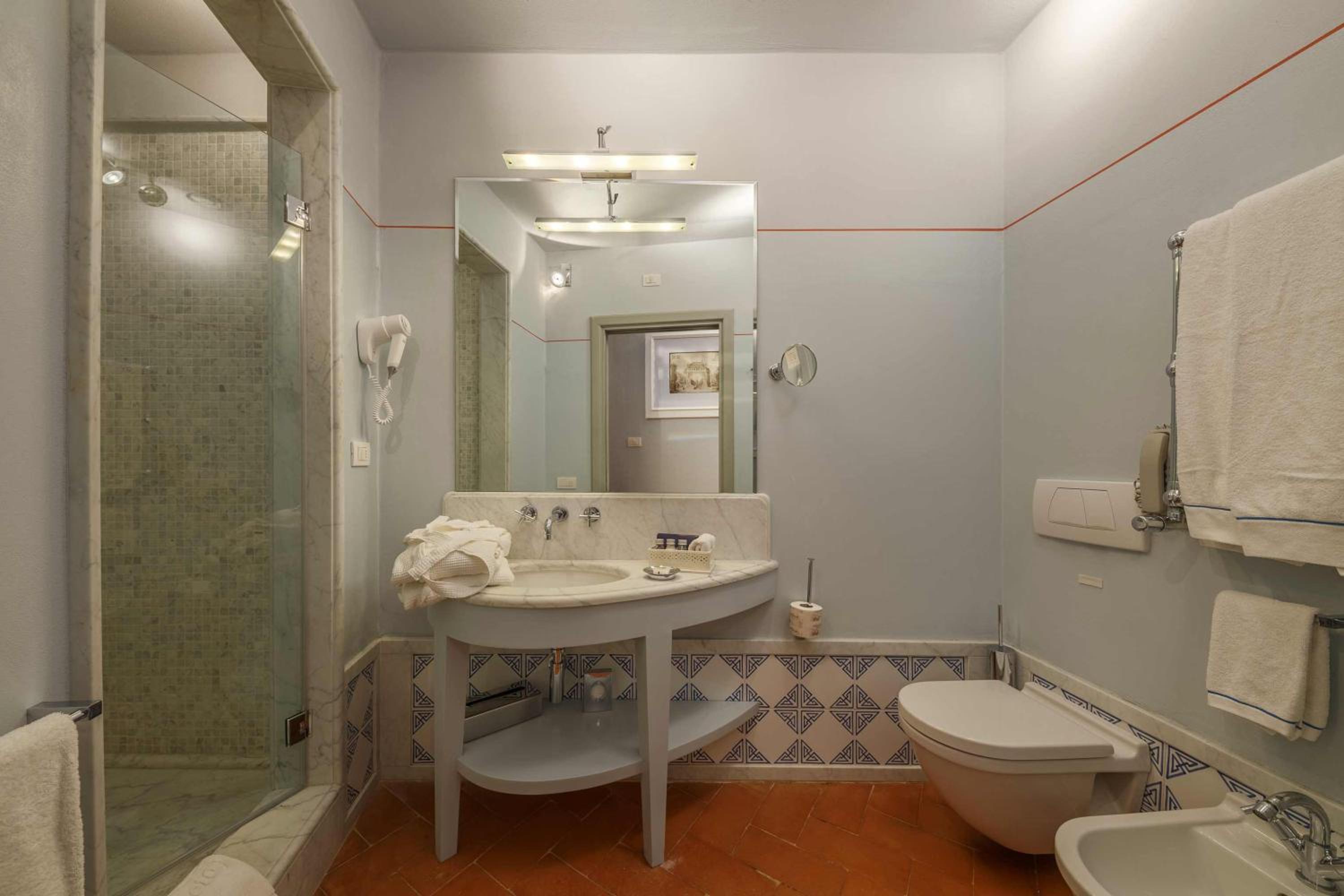 Suite - Photo 2