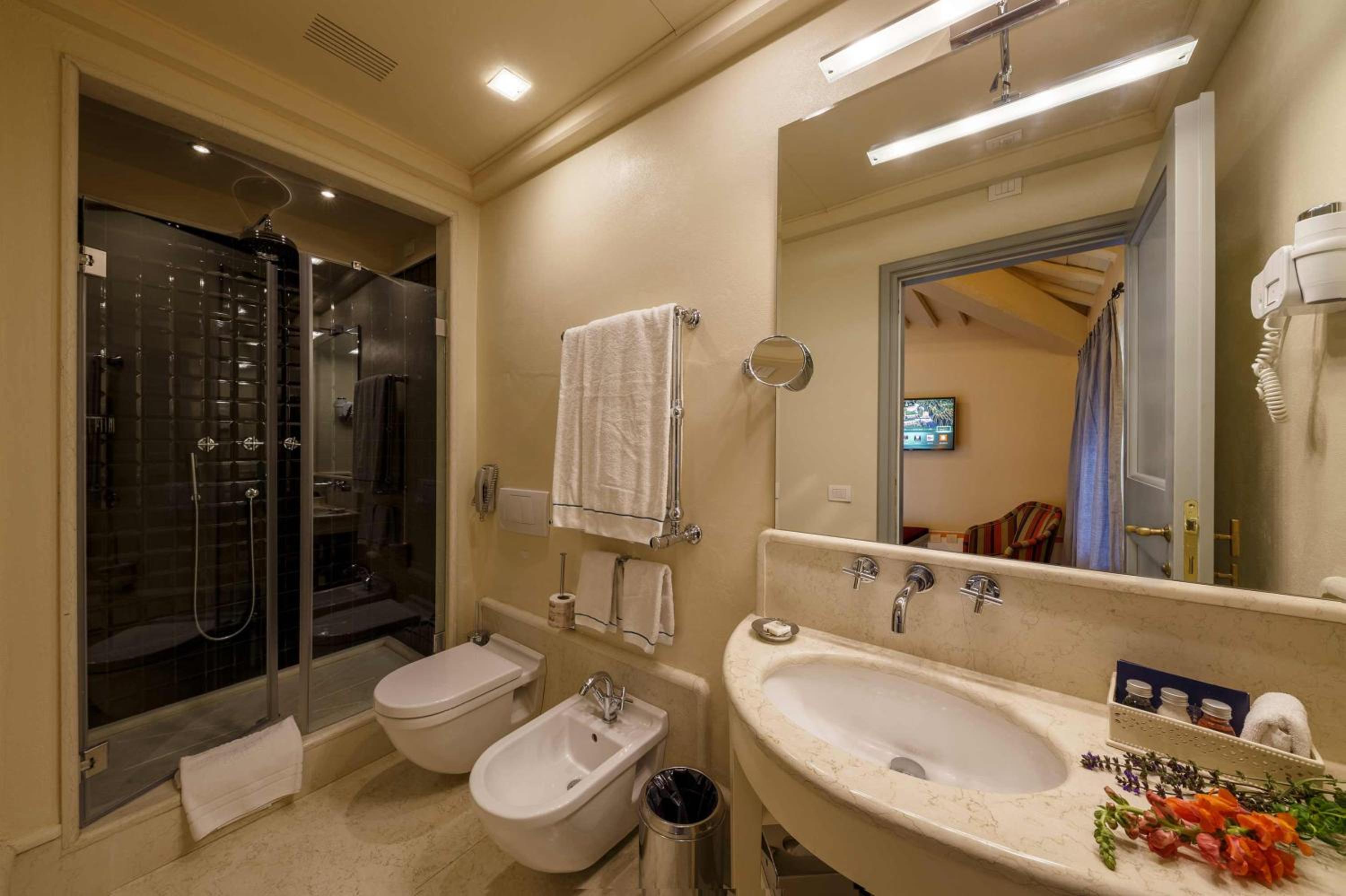 Suite - Photo 4