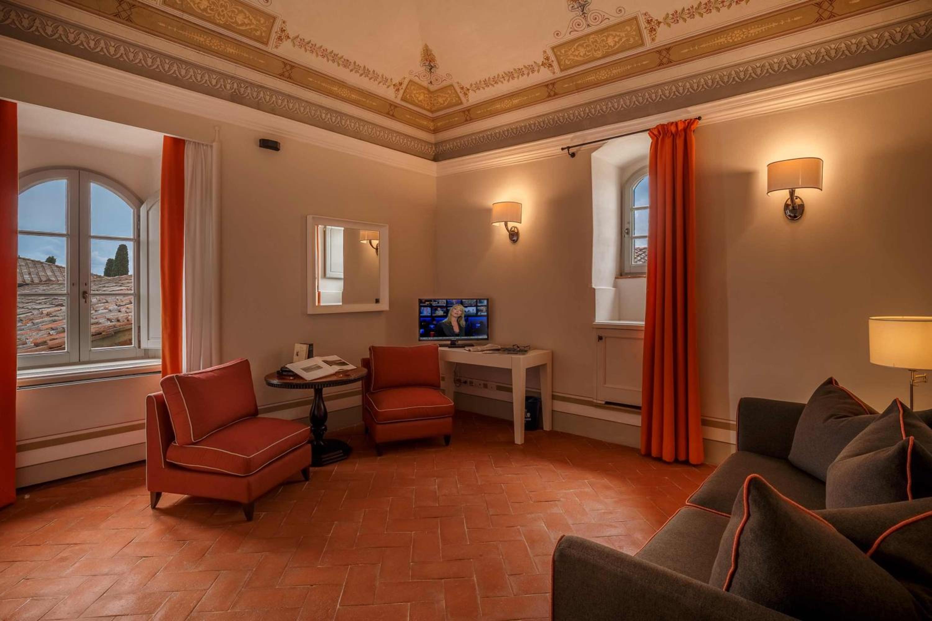 Executive Suite - Photo 7