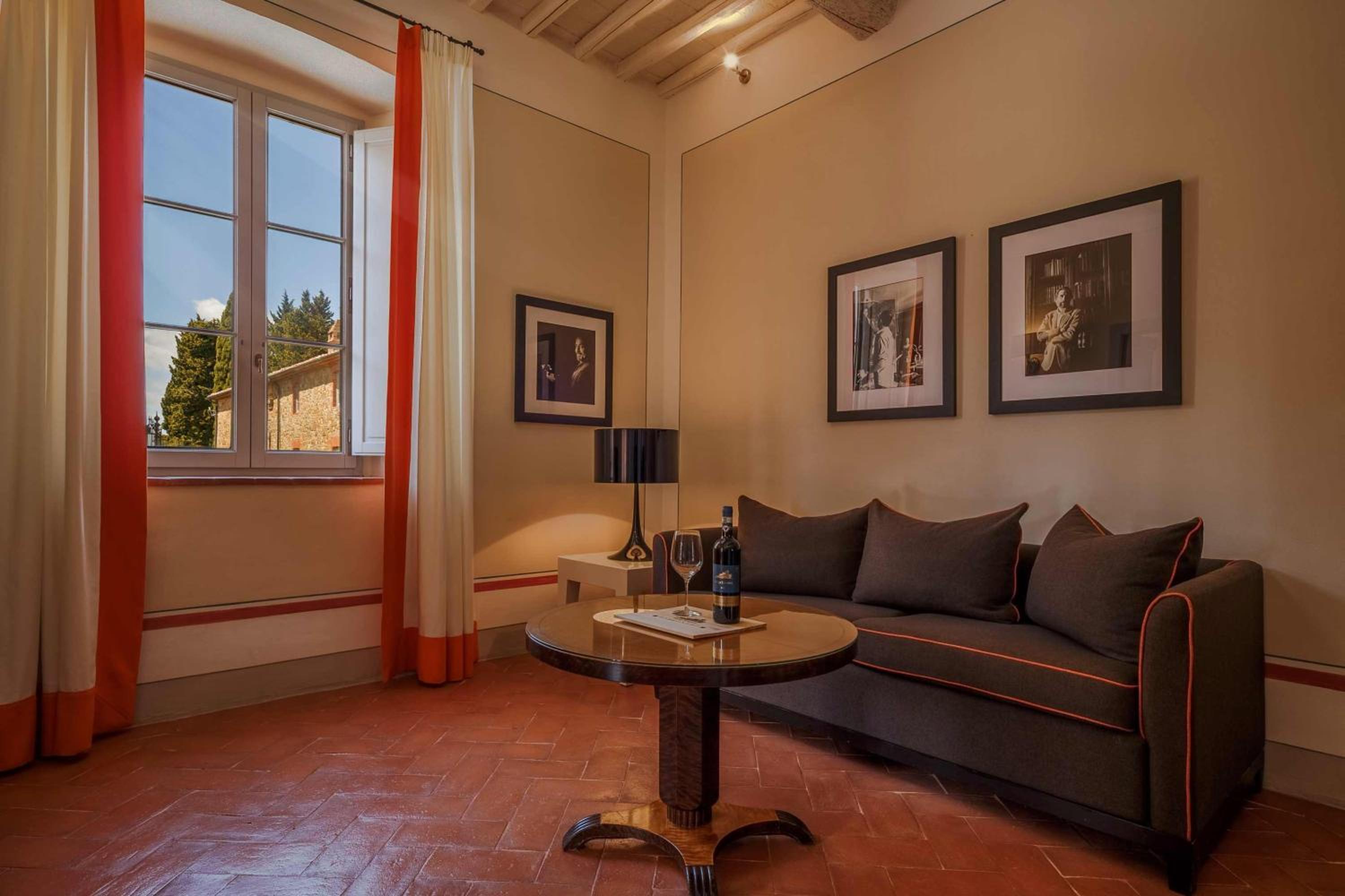 Executive Suite - Photo 5