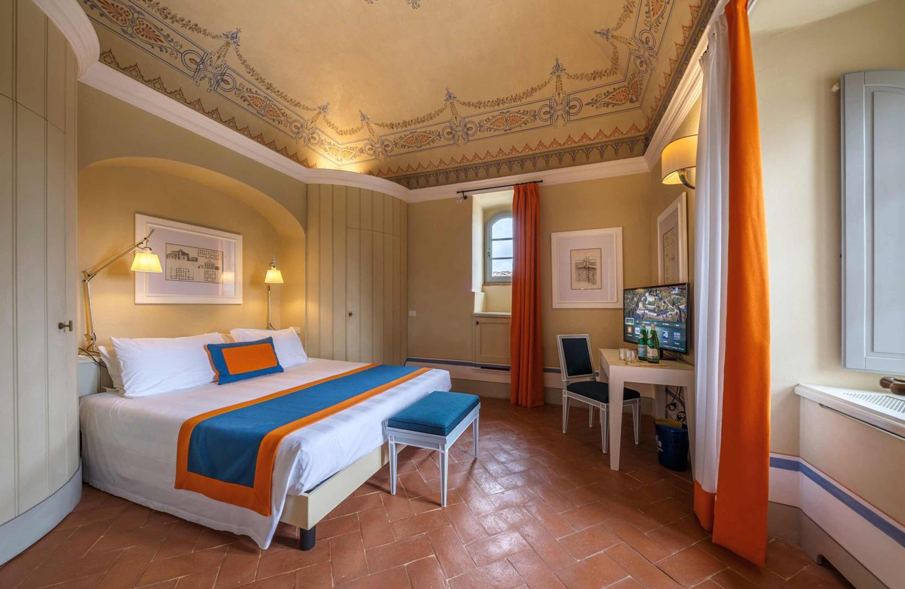 Executive Suite - Photo 4