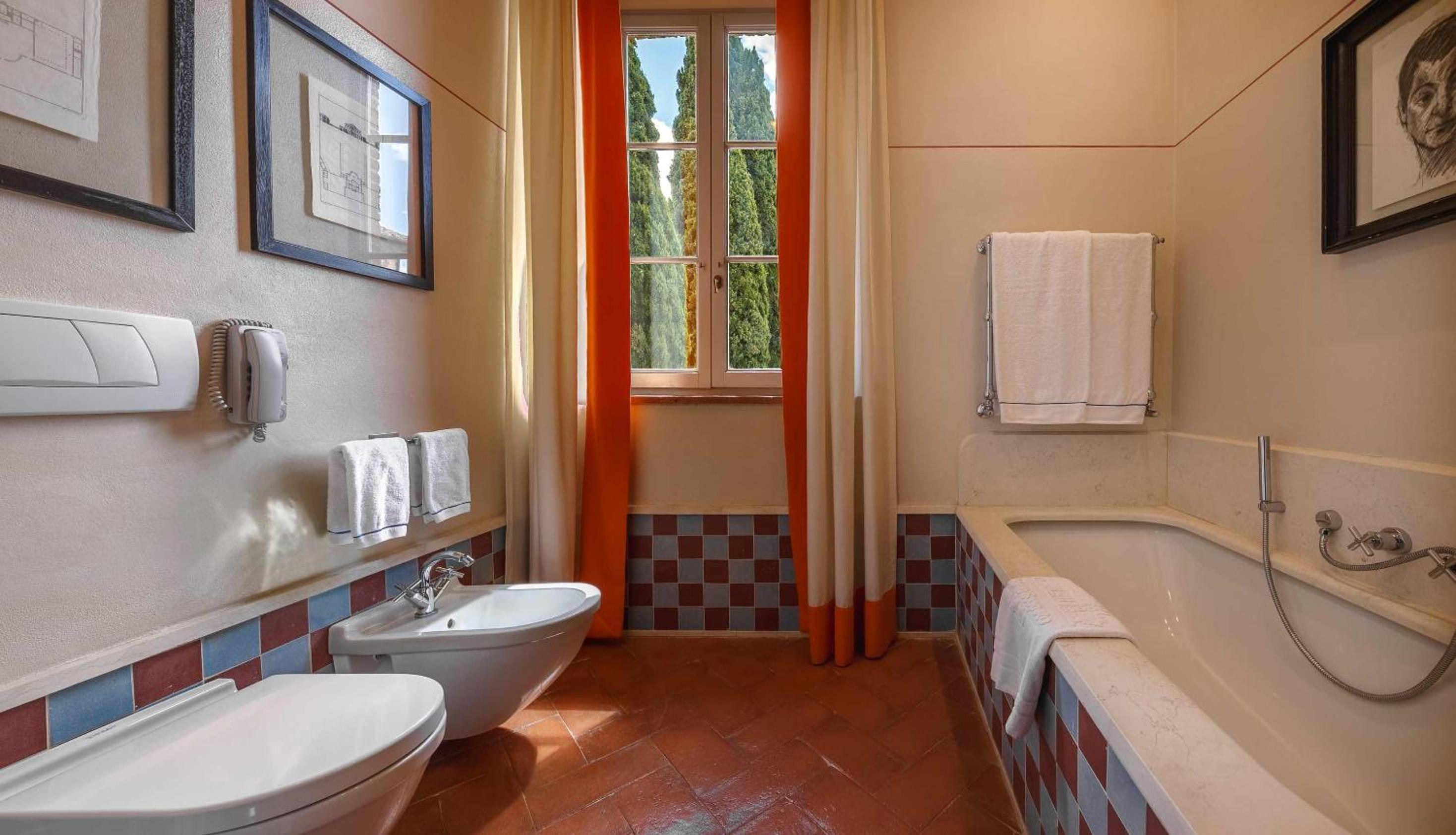 Executive Suite - Photo 6