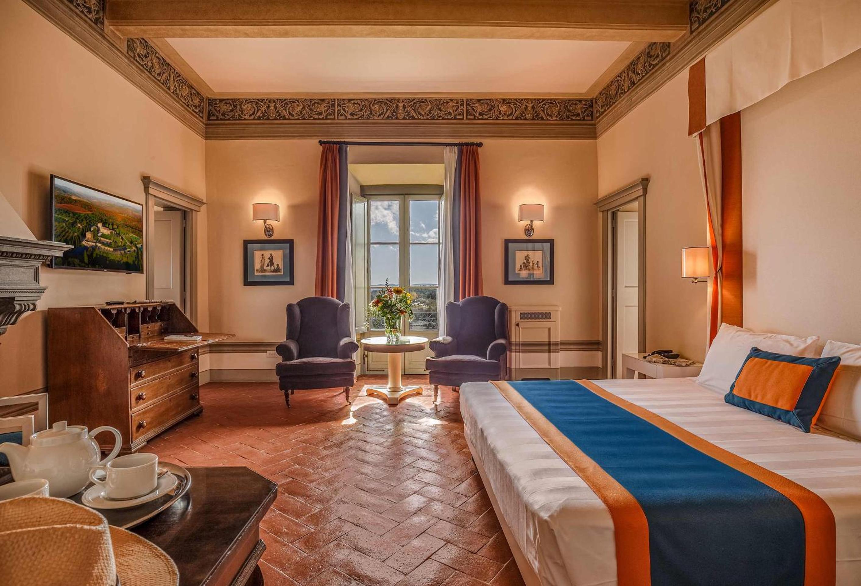 Executive Suite - Photo 1