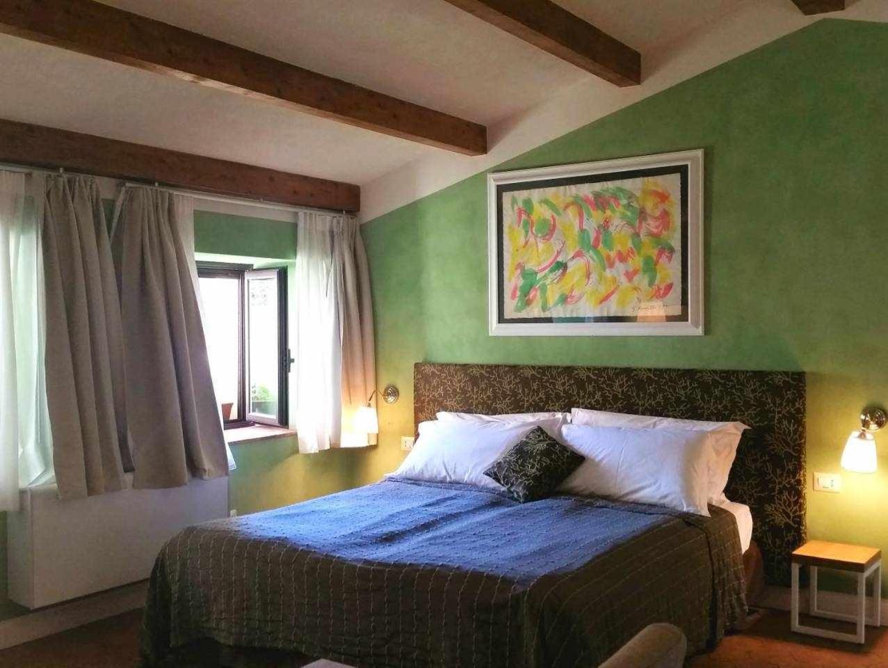 Family Room with Garden View