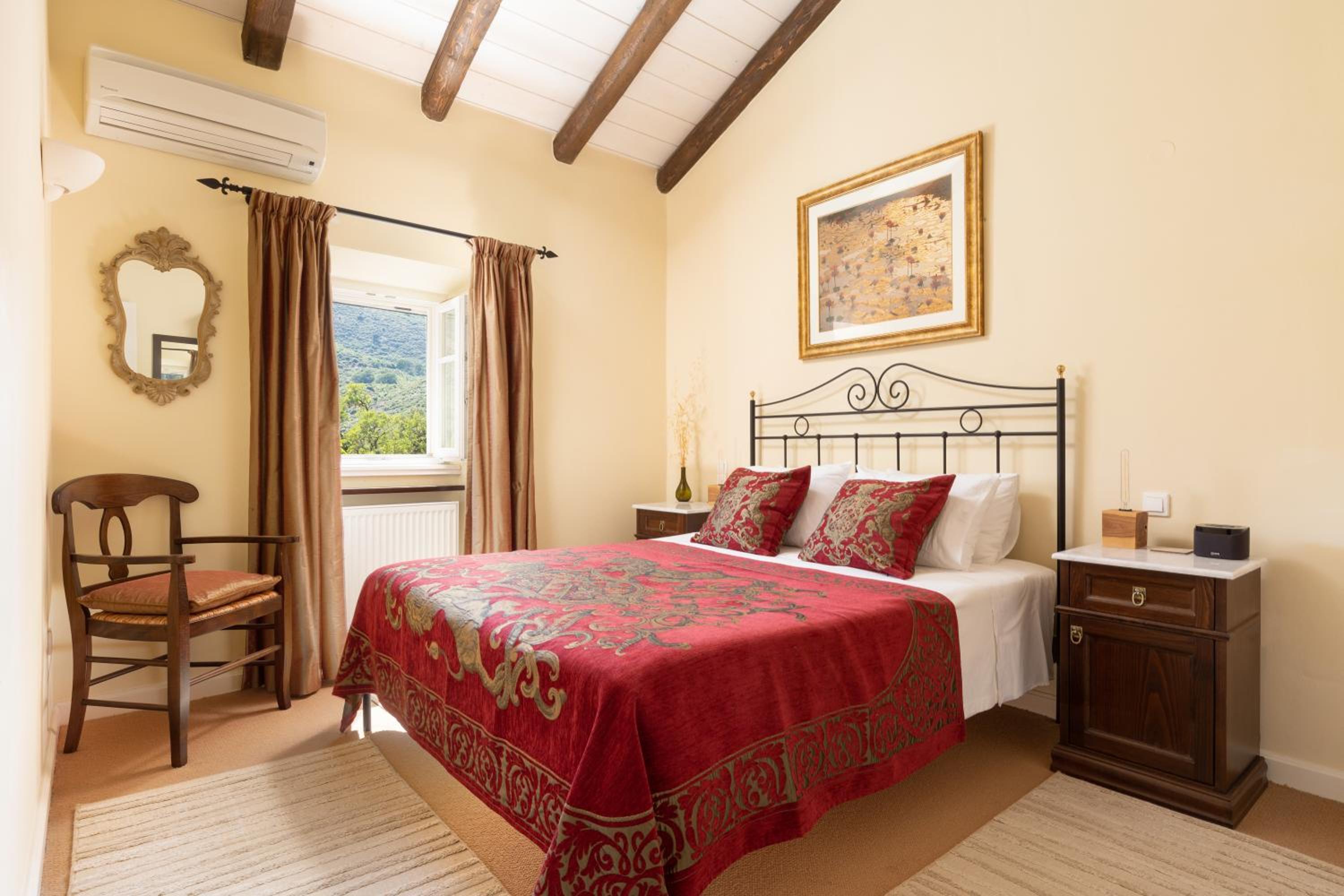 Deluxe King Suite
